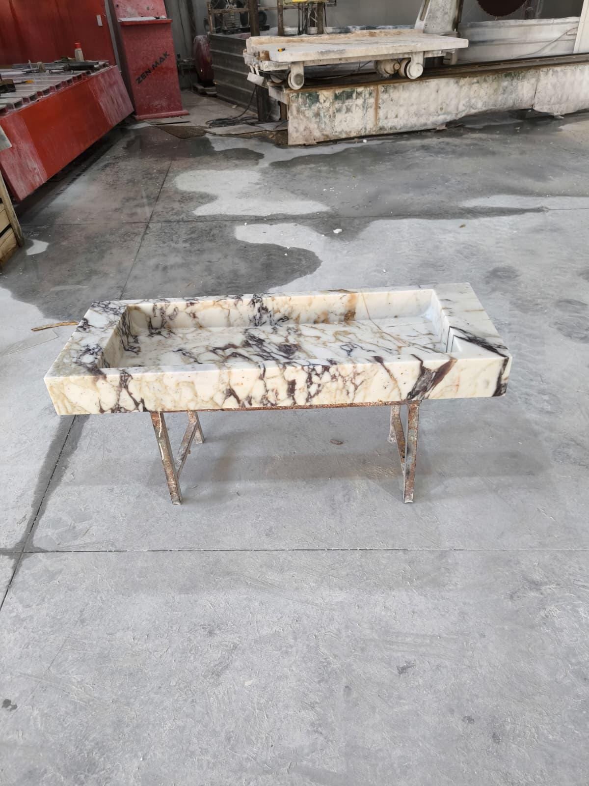 Calacatta Viola Mermer Lavabo – Büyük Boy El Yapımı Lüks Banyo Tezgahı (18x50x5”) - Görsel 2