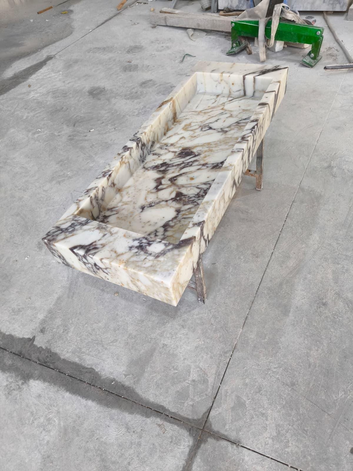 Calacatta Viola Mermer Lavabo – Büyük Boy El Yapımı Lüks Banyo Tezgahı (18x50x5”) - Görsel 6