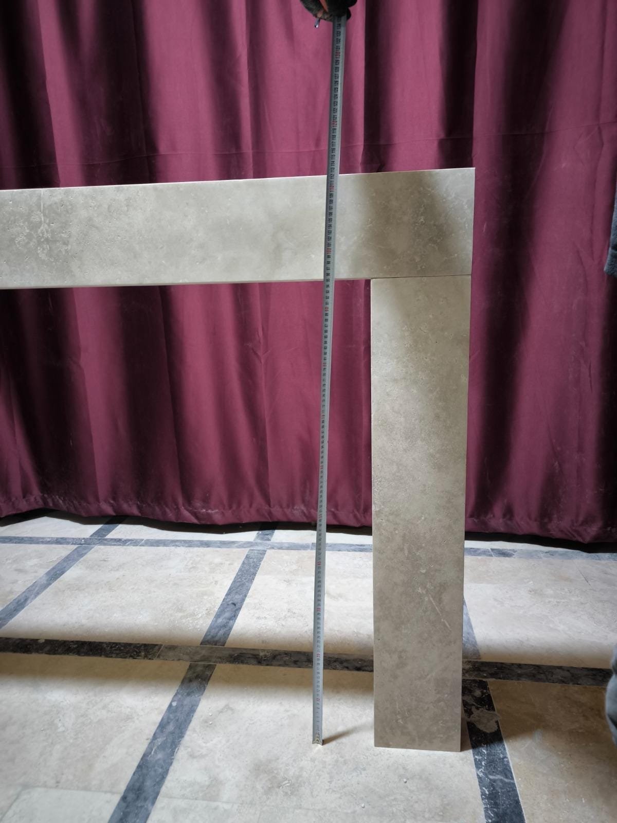 Traverten Şömine Çerçevesi – Minimalist Doğal Taş Şömine Kaplaması (130x112 cm) - Görsel 9