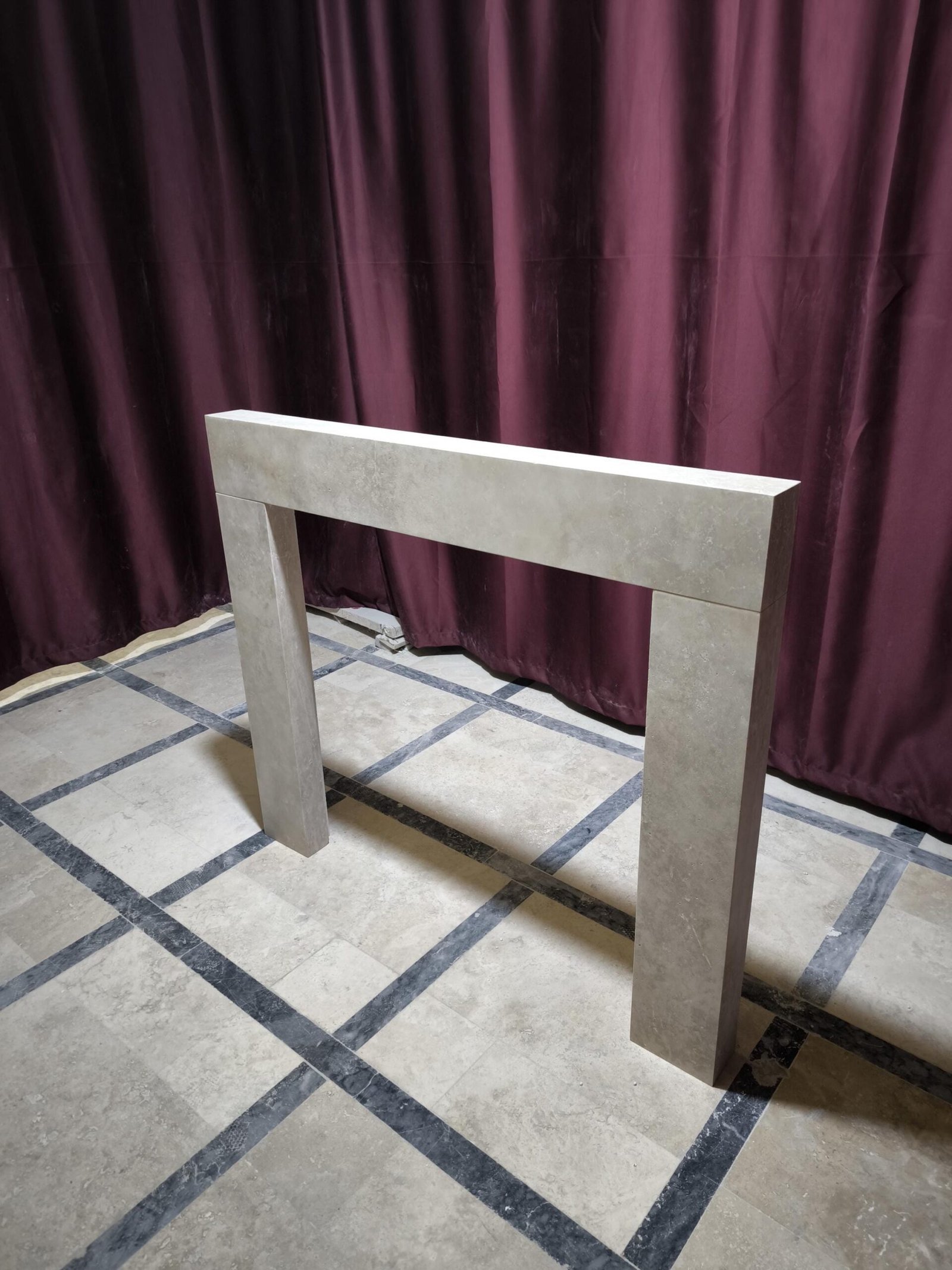 Traverten Şömine Çerçevesi – Minimalist Doğal Taş Şömine Kaplaması (130x112 cm) - Görsel 3