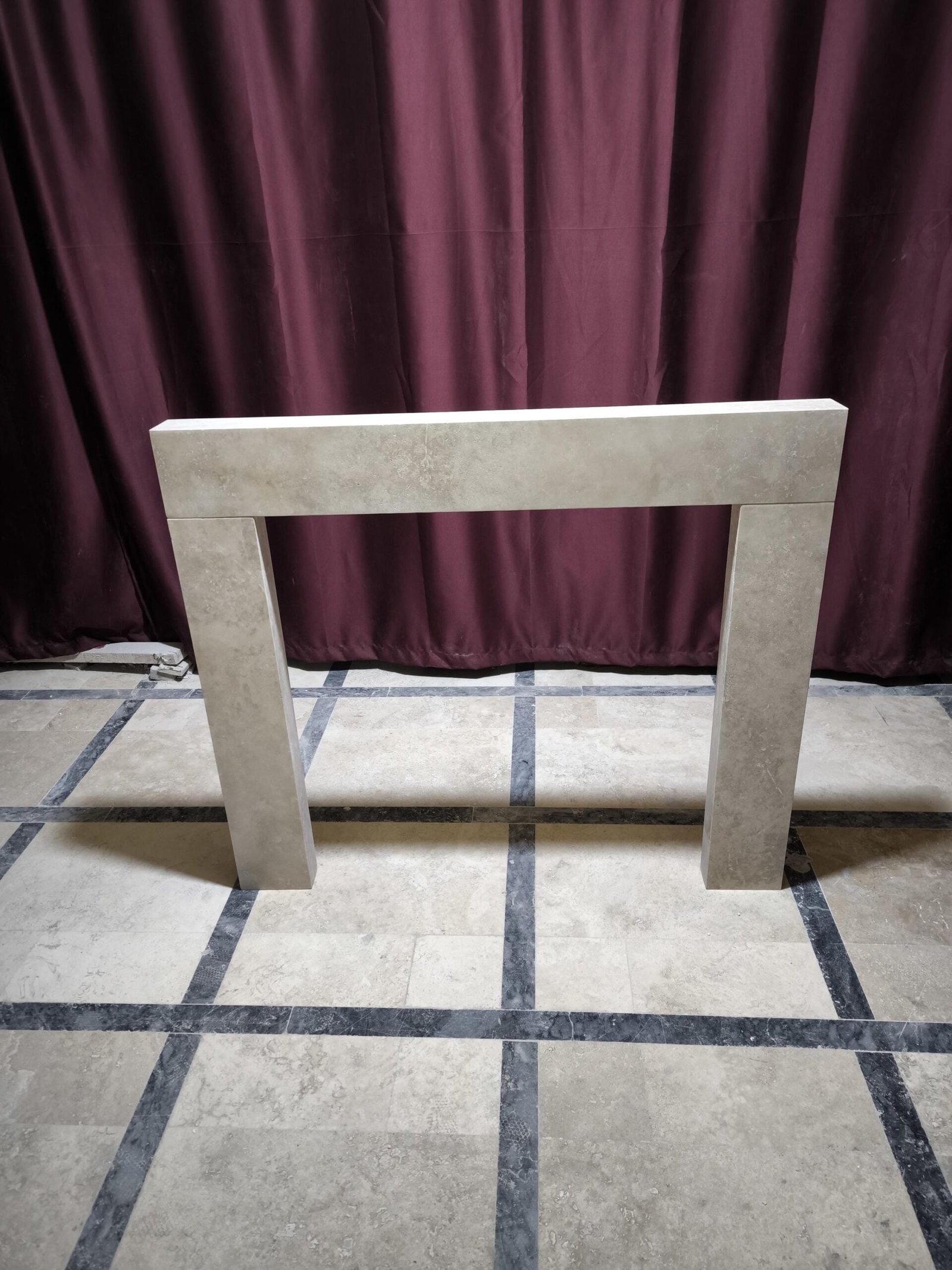 Traverten Şömine Çerçevesi – Minimalist Doğal Taş Şömine Kaplaması (130x112 cm) - Görsel 2
