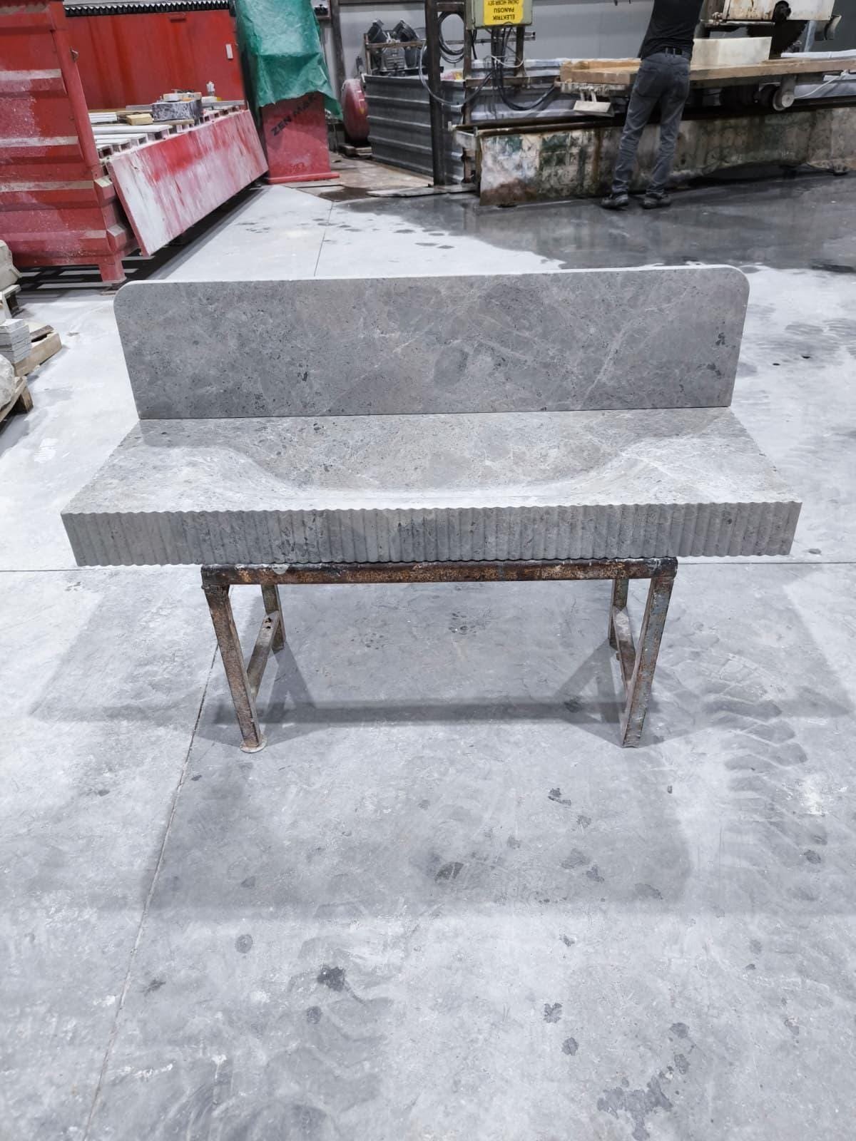 Tundra Grey Mermer Lavabo – Backsplash’li Modern Doğal Taş Banyo Tezgahı (47")