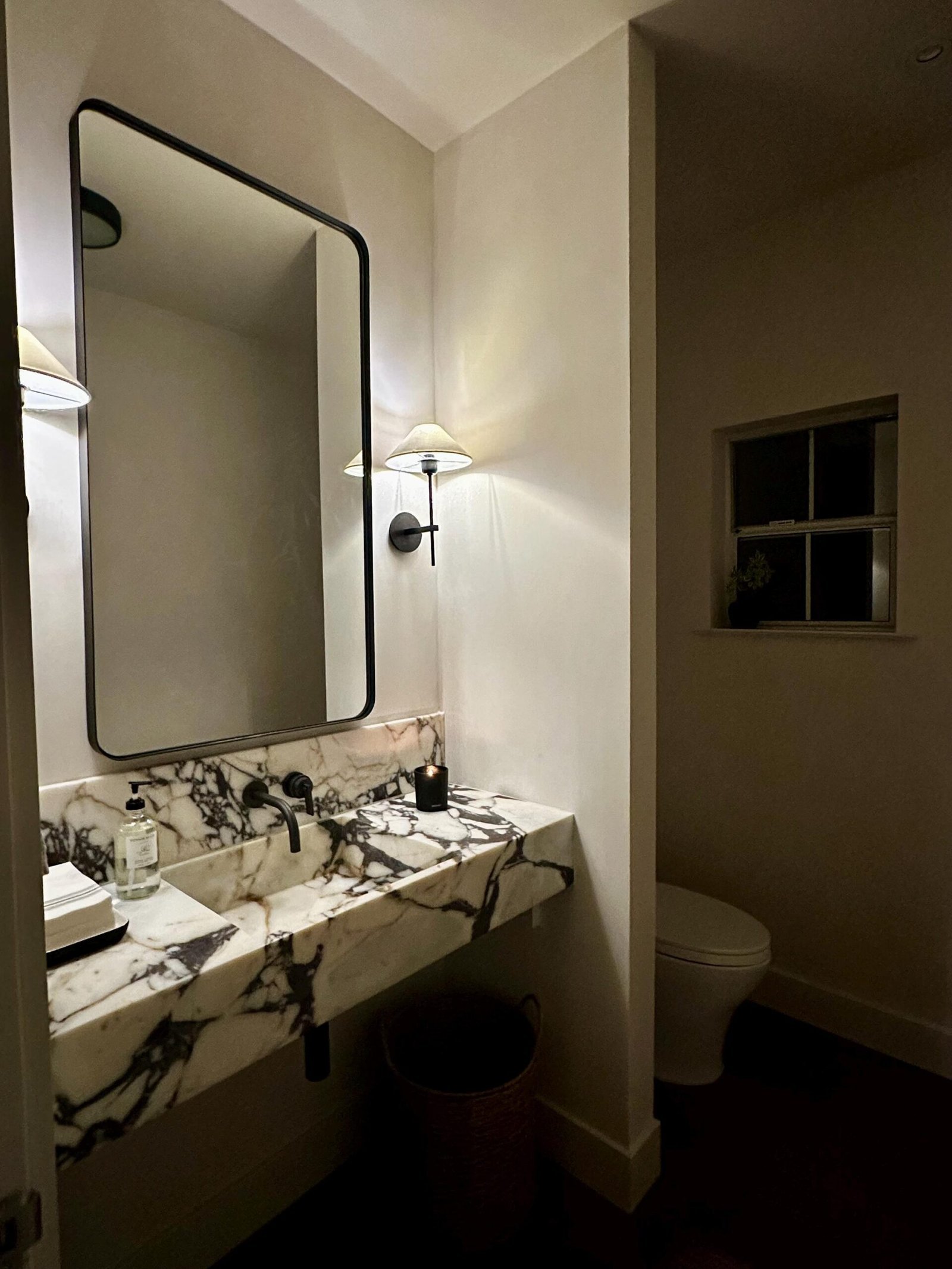 Calacatta Viola Mermer Lavabo – Backsplash’lı El Yapımı Duvara Monte Lüks Vanity - Görsel 3