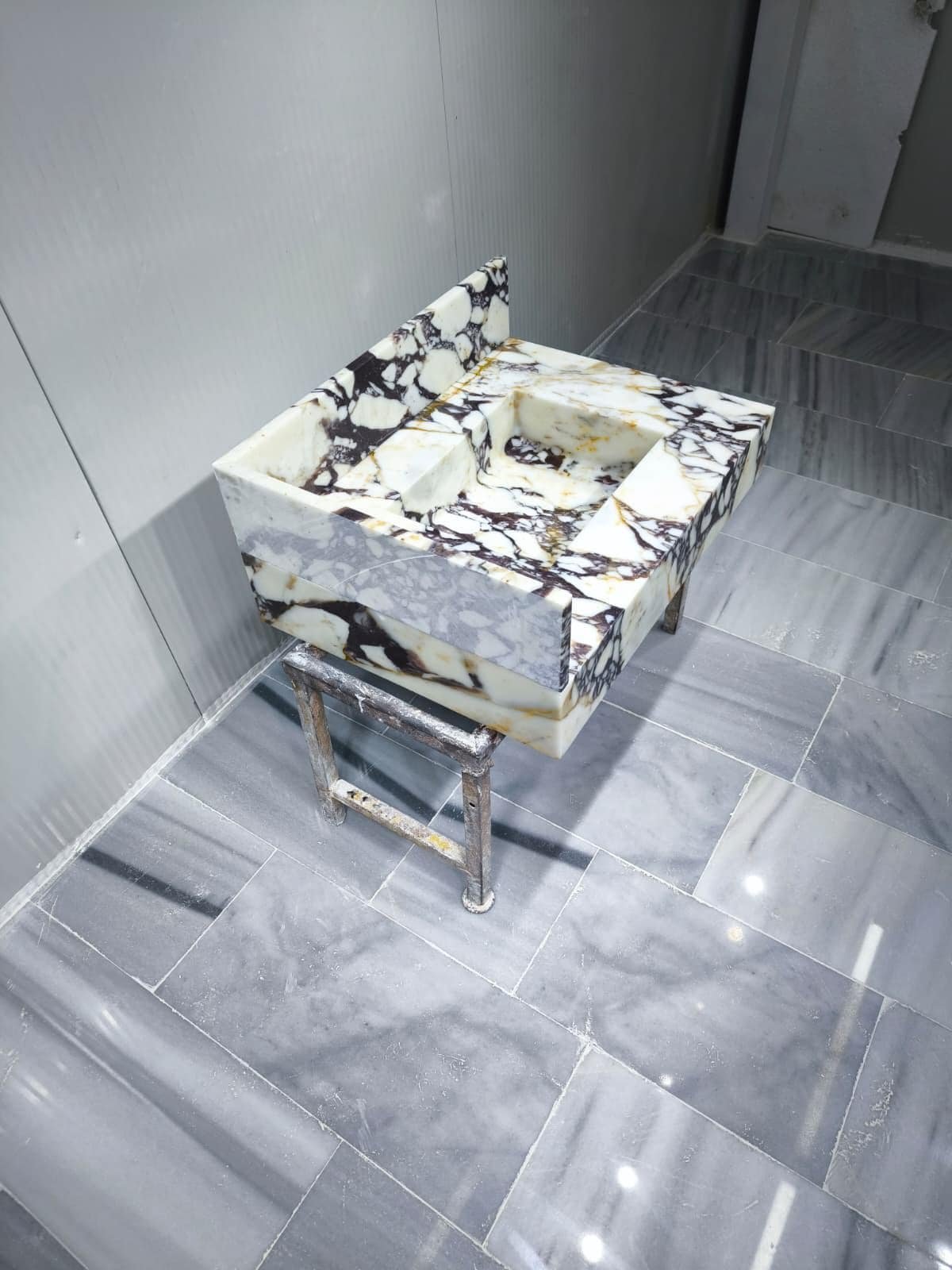 Calacatta Viola Mermer Lavabo – Sırt Panelli Tezgahlı Lüks Banyo Vanity (28") - Görsel 8