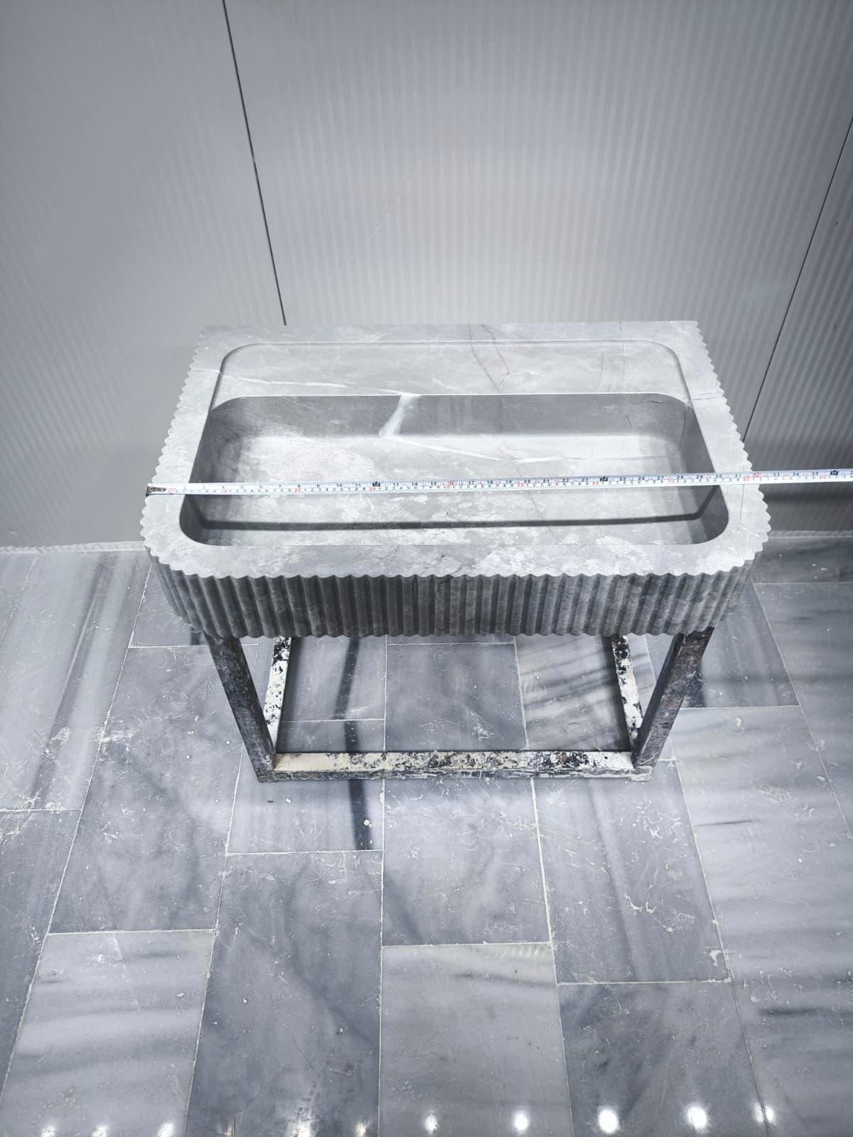 Tundra Gri Mermer Lavabo – Yivli (Fluted) Modern Taş Banyo Tezgahı (32") - Görsel 5