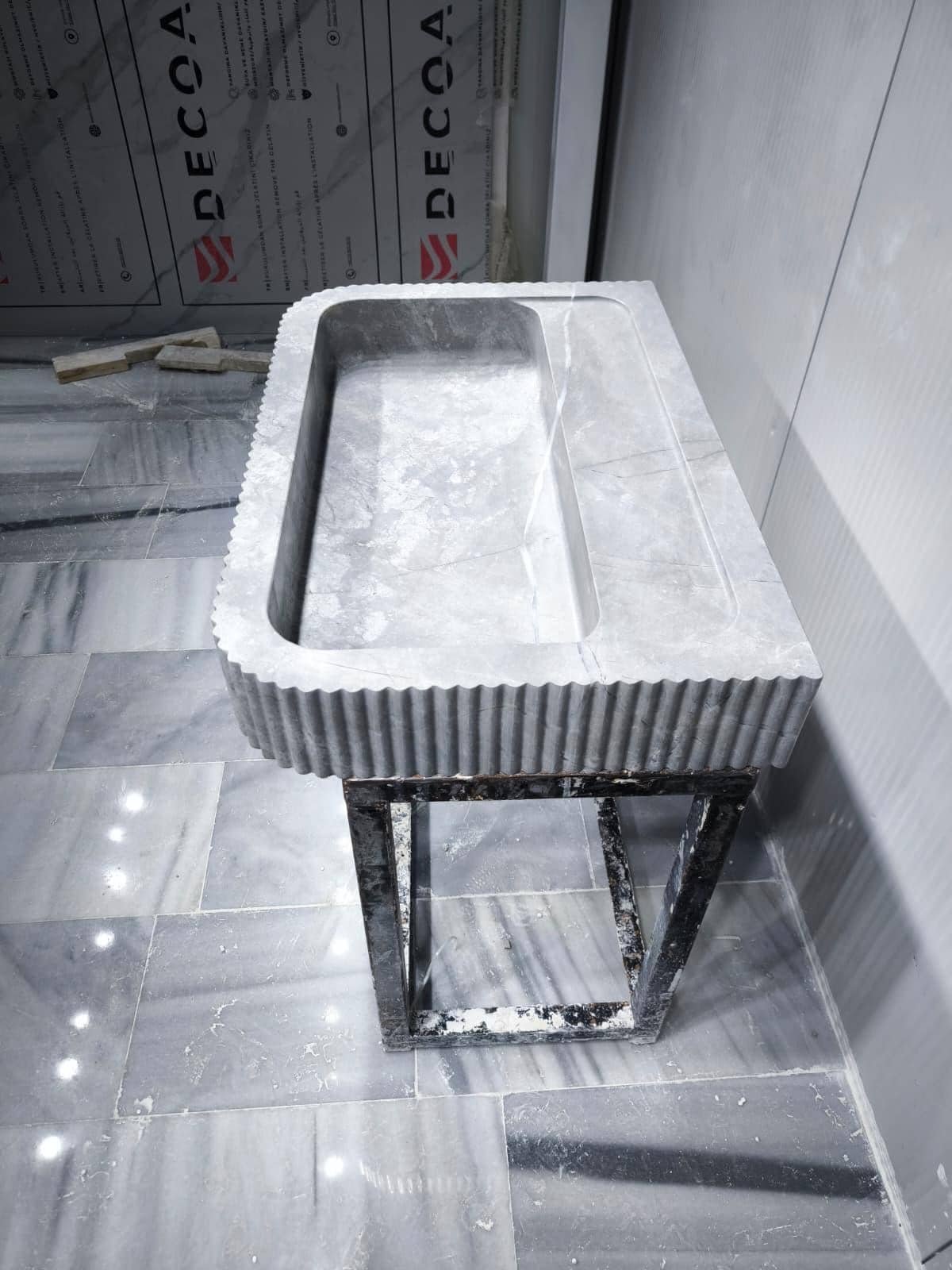 Tundra Gri Mermer Lavabo – Yivli (Fluted) Modern Taş Banyo Tezgahı (32") - Görsel 8