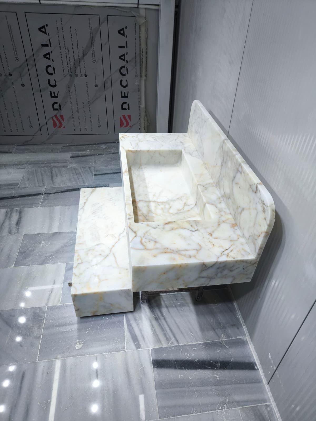 Calacatta Gold Mermer Lavabo – Yüksek Sırtlıklı (Backsplash) Lüks Vanity Top (47") - Görsel 5