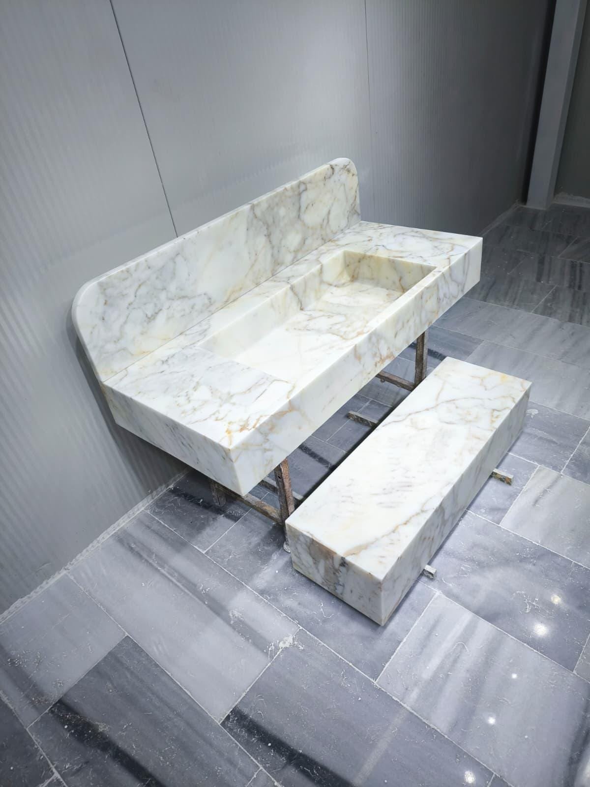 Calacatta Gold Mermer Lavabo – Yüksek Sırtlıklı (Backsplash) Lüks Vanity Top (47") - Görsel 6