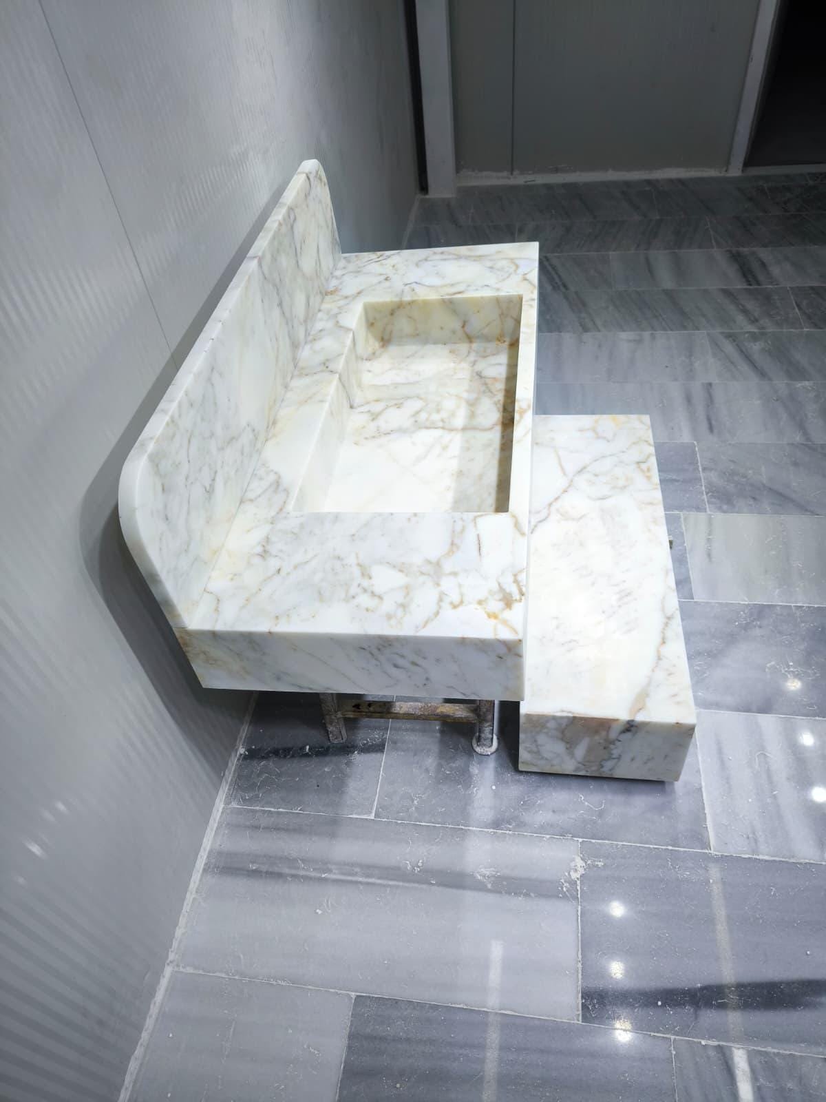 Calacatta Gold Mermer Lavabo – Yüksek Sırtlıklı (Backsplash) Lüks Vanity Top (47") - Görsel 8