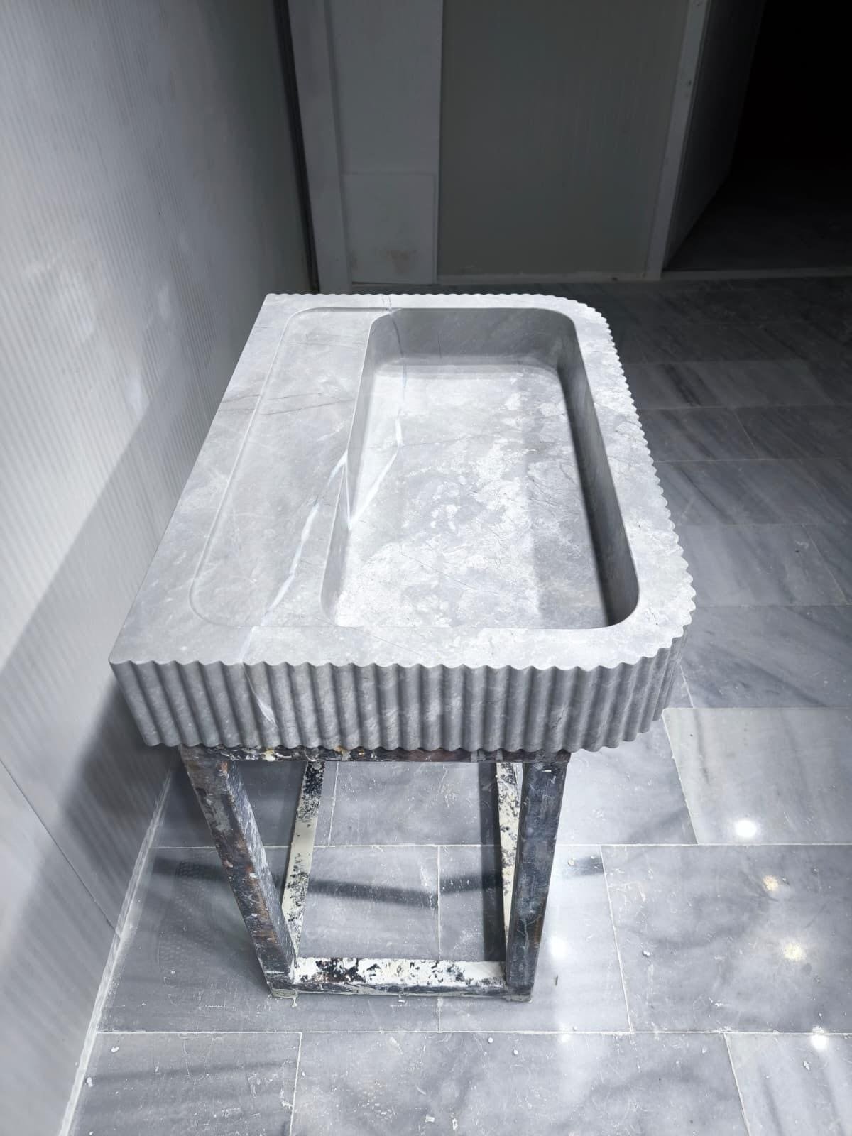 Tundra Gri Mermer Lavabo – Yivli (Fluted) Modern Taş Banyo Tezgahı (32") - Görsel 6
