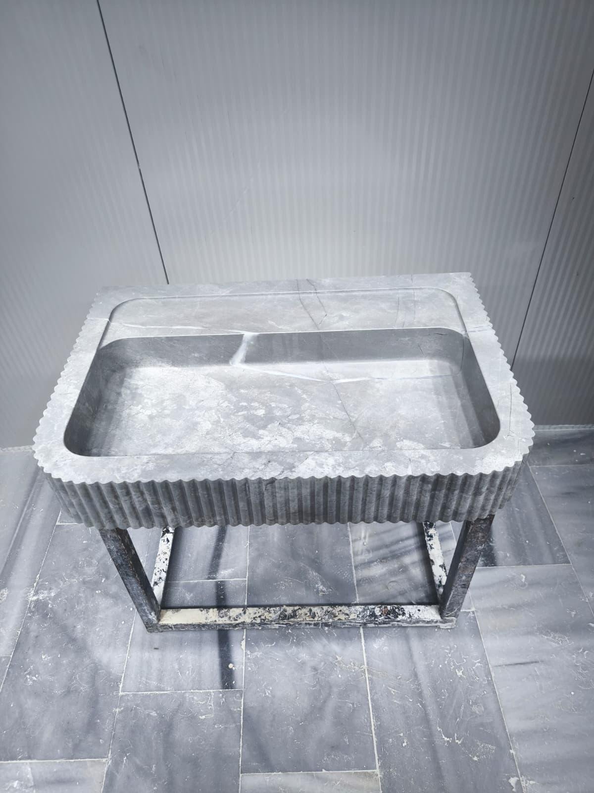Tundra Gri Mermer Lavabo – Yivli (Fluted) Modern Taş Banyo Tezgahı (32") - Görsel 10