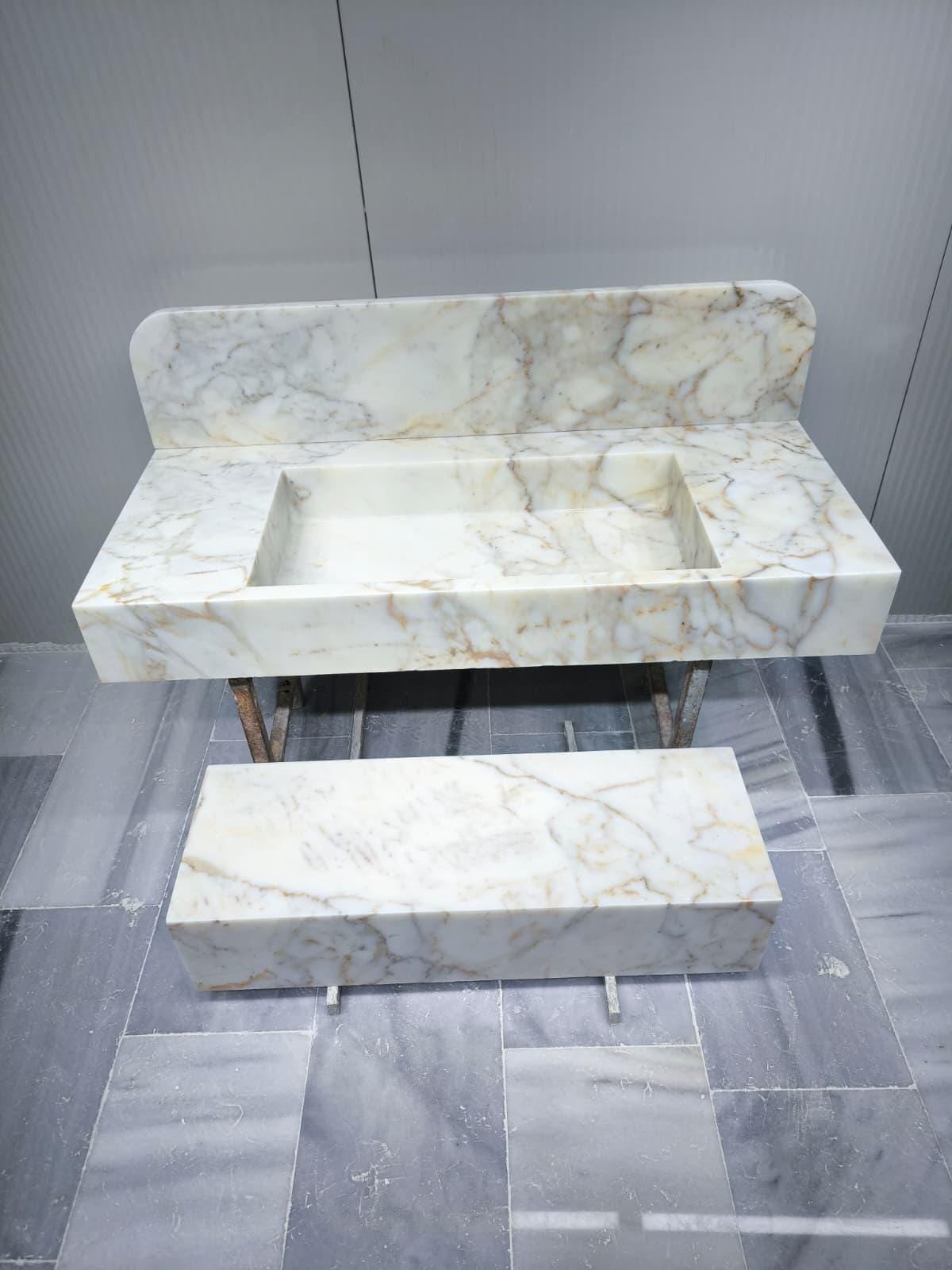 Calacatta Gold Mermer Lavabo – Yüksek Sırtlıklı (Backsplash) Lüks Vanity Top (47") - Görsel 2