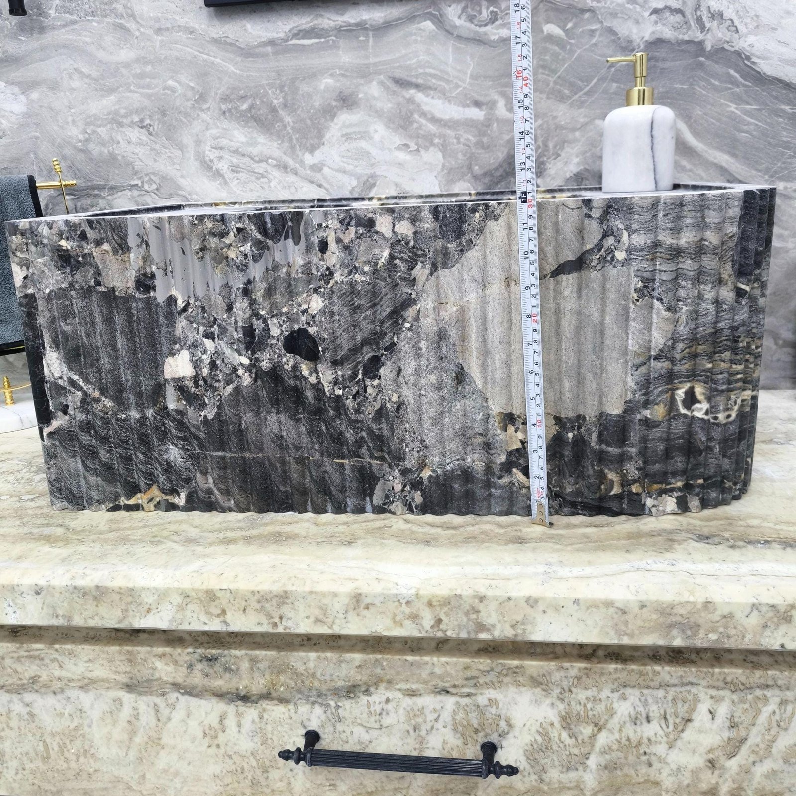 El Oyması Gri Mermer Lavabo – Dikdörtgen Kaburgalı Taş Tezgah Üstü Lavabo, 39x12x16” - Görsel 5
