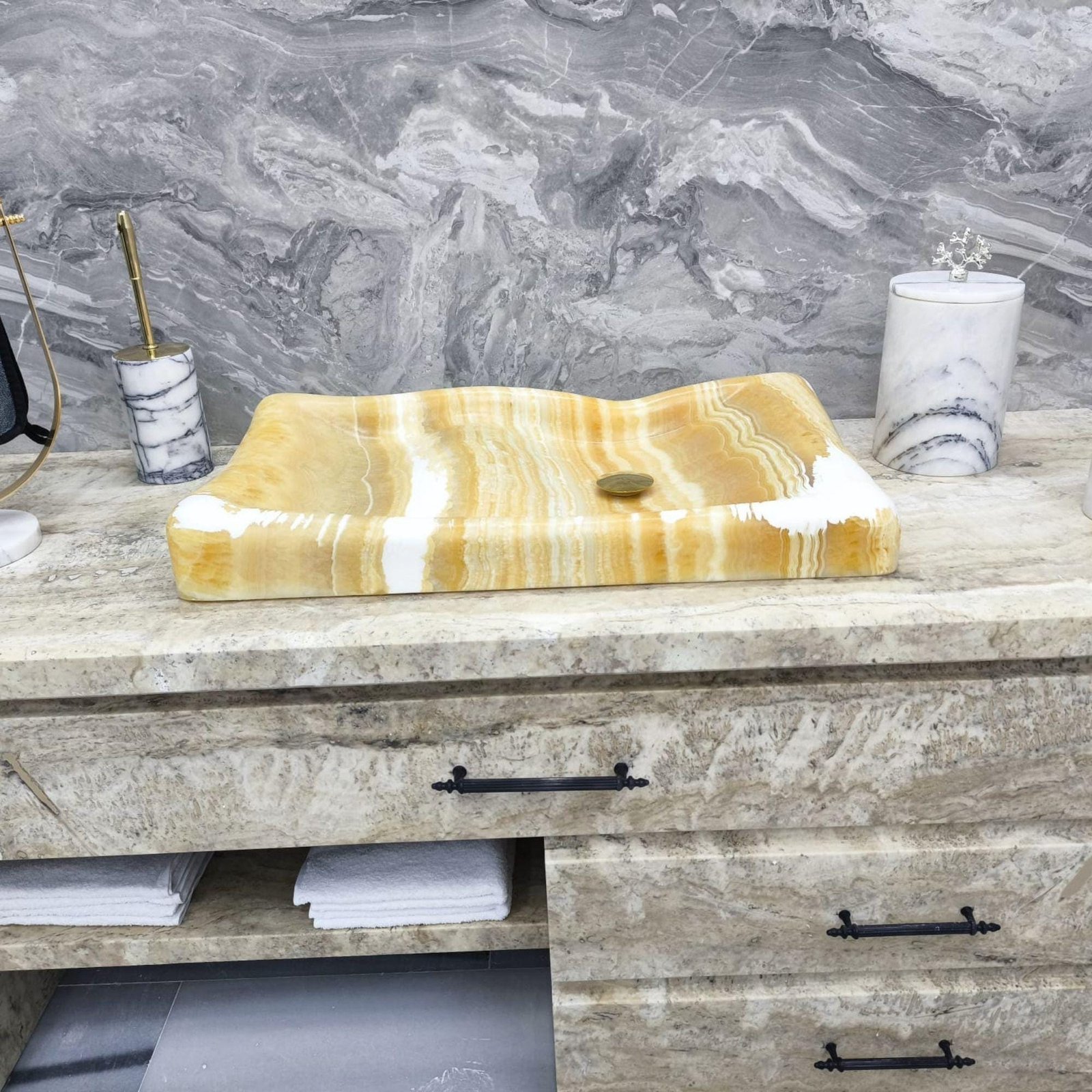 Yellow Onyx Mermer Lavabo – Altın Giderli Dikdörtgen Taş Tezgah Üstü Lavabo, 16x28x4” - Görsel 3
