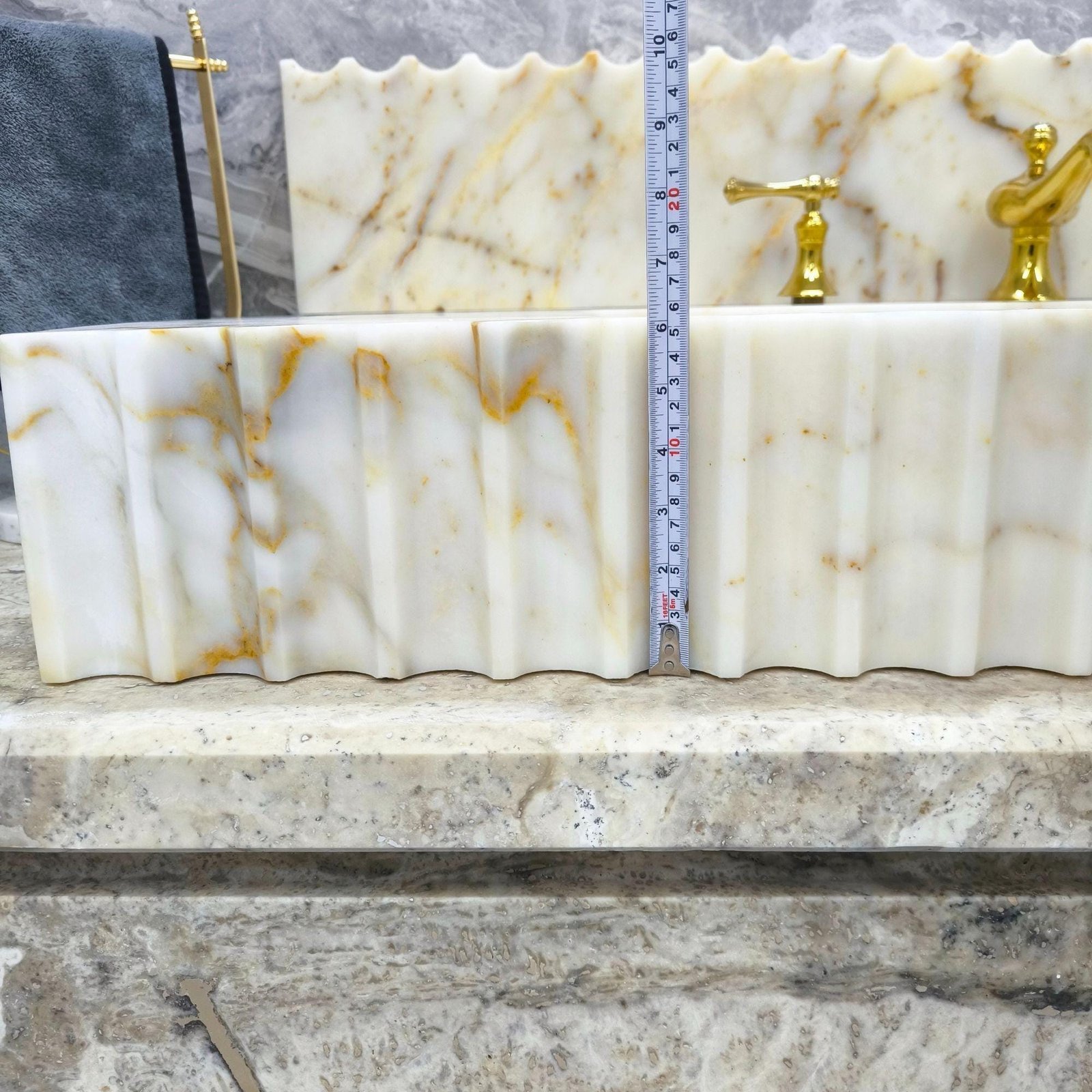 Calacatta Gold Mermer Lavabo – Büyük Flütlü Çift Hazneli, 6” Sırt Panelli, 20x47x6 - Görsel 8