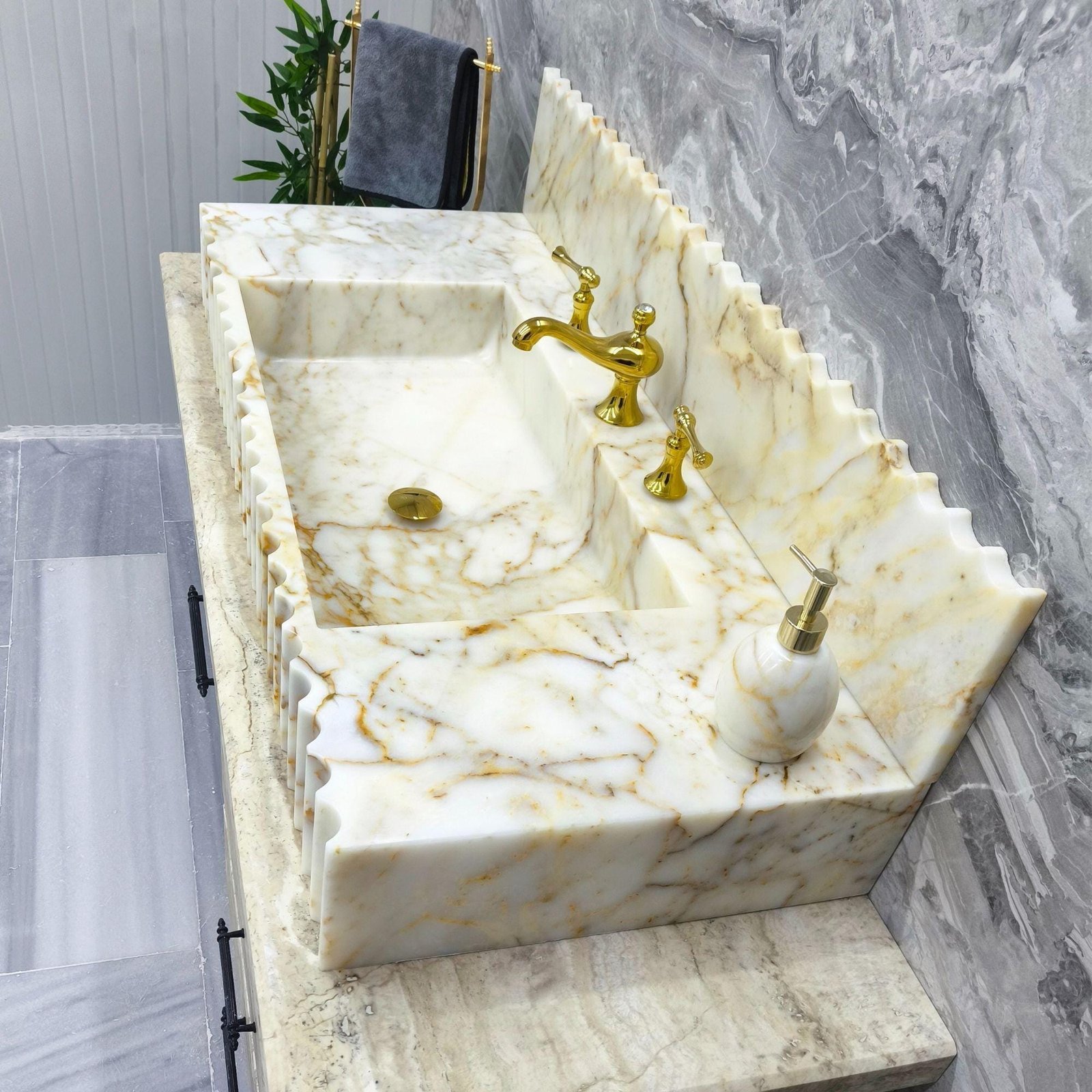 Calacatta Gold Mermer Lavabo – Büyük Flütlü Çift Hazneli, 6” Sırt Panelli, 20x47x6 - Görsel 10