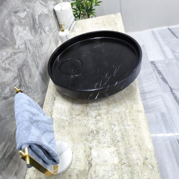 Nero Marquina Mermer Lavabo – Yuvarlak Siyah Tezgah Üstü Banyo Lavabosu (56 cm)