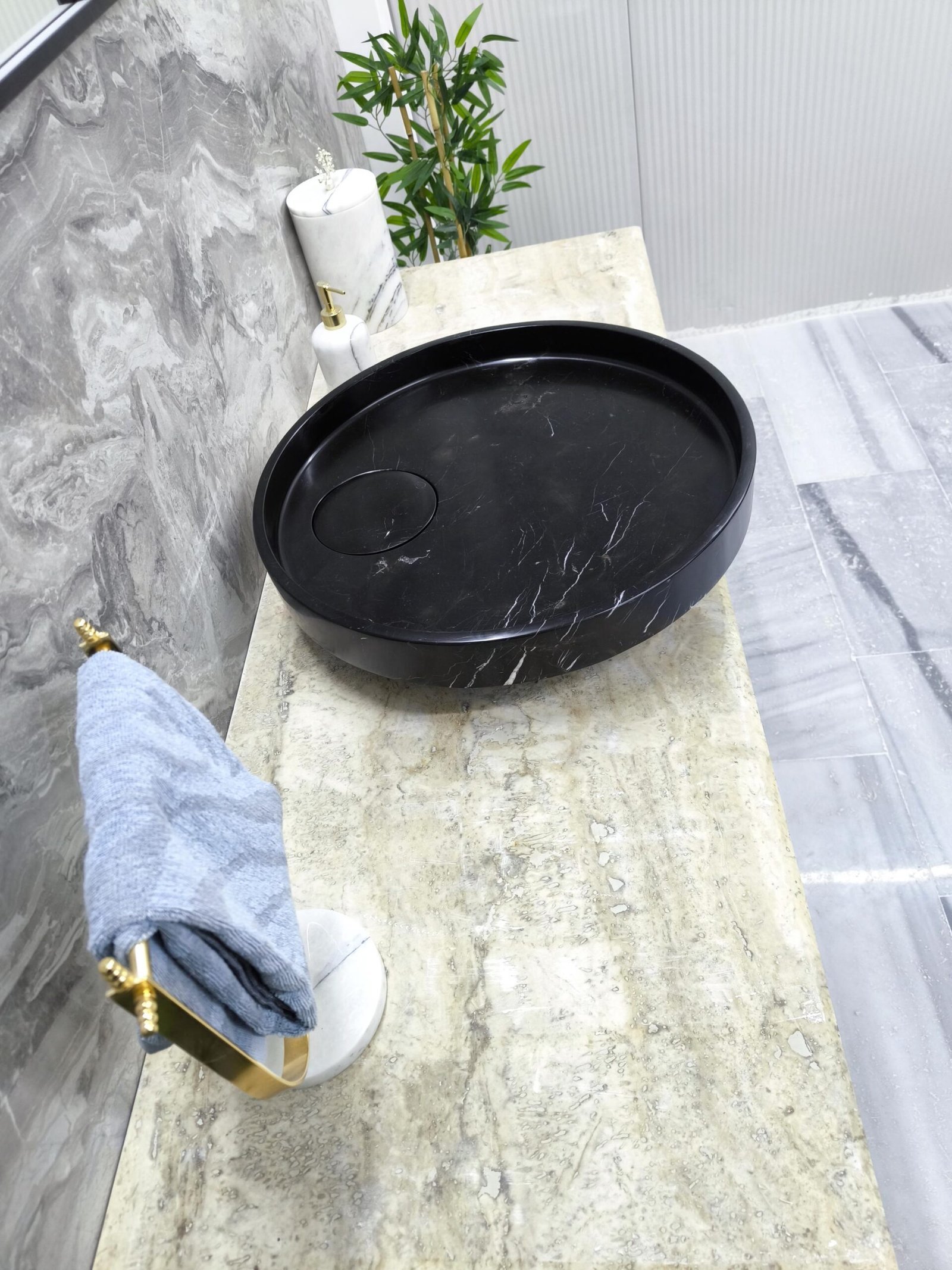 Nero Marquina Mermer Lavabo – Yuvarlak Siyah Tezgah Üstü Banyo Lavabosu (56 cm)