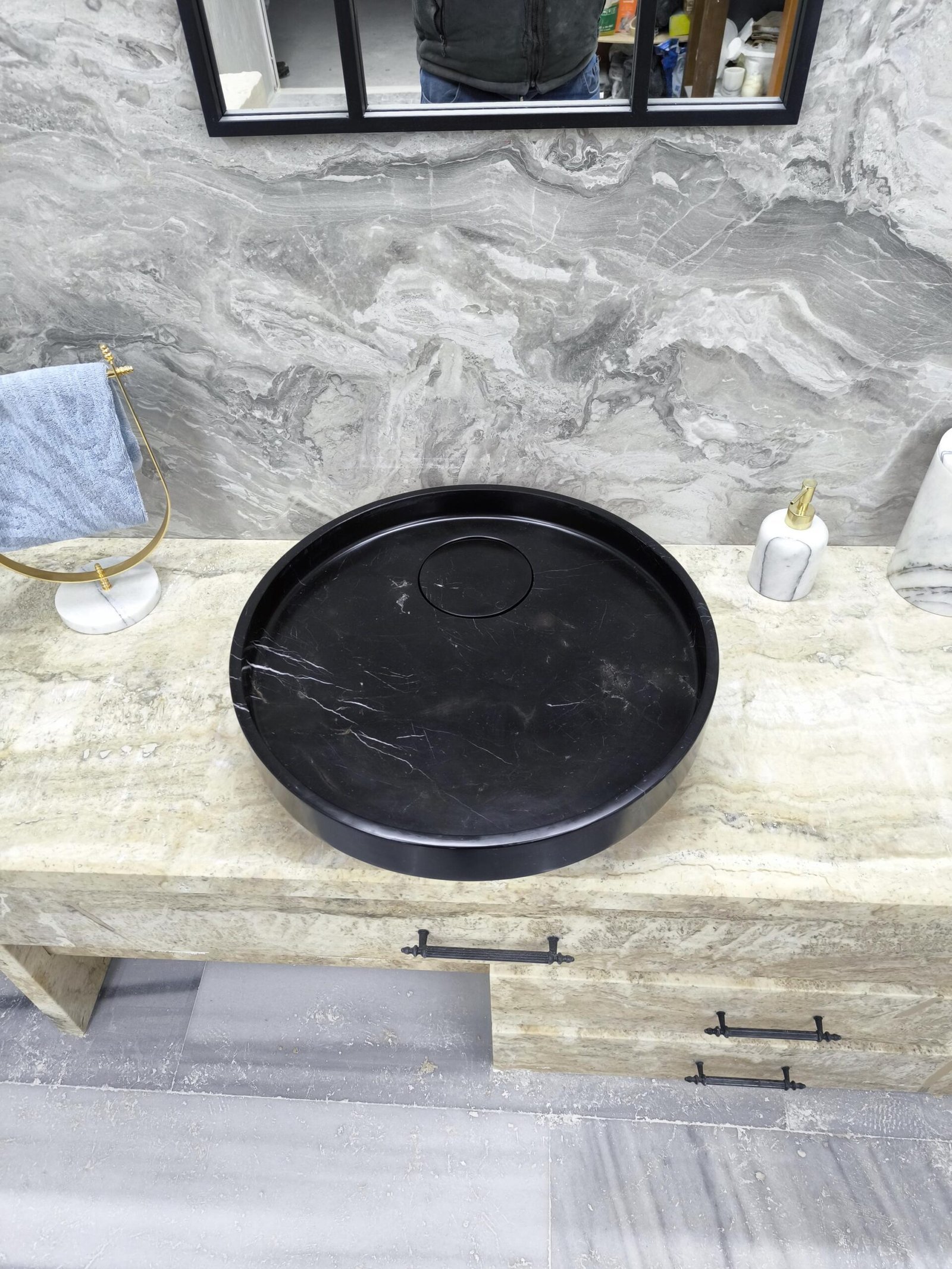 Nero Marquina Mermer Lavabo – Yuvarlak Siyah Tezgah Üstü Banyo Lavabosu (56 cm) - Görsel 3