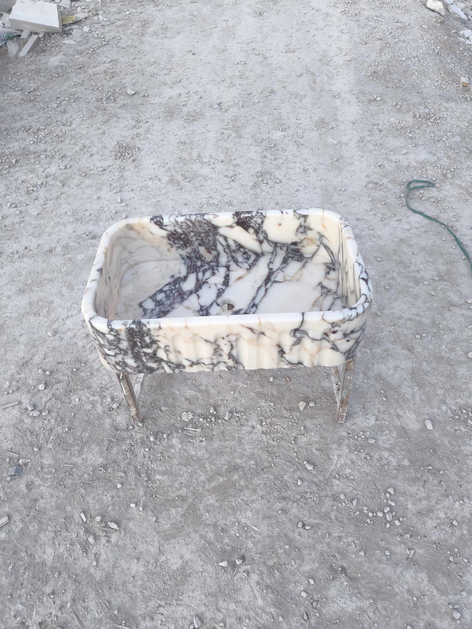 Calacatta Viola Mermer Mutfak Evyesi – Fluted Ön Yüzlü Farmhouse (Apron Front) Lavabo 21x33 - Görsel 6