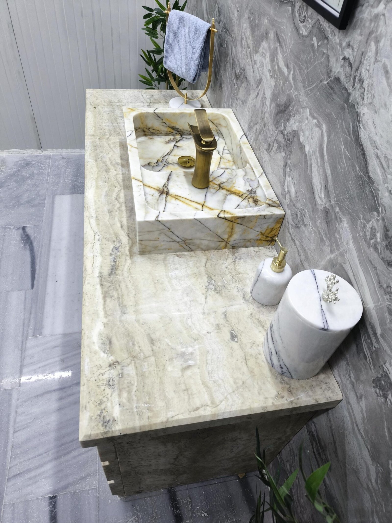 Calacatta Gold Mermer Lavabo – Fırçalanmış Pirinç Bataryalı Dikdörtgen Tezgah Üstü Lavabo - Görsel 7
