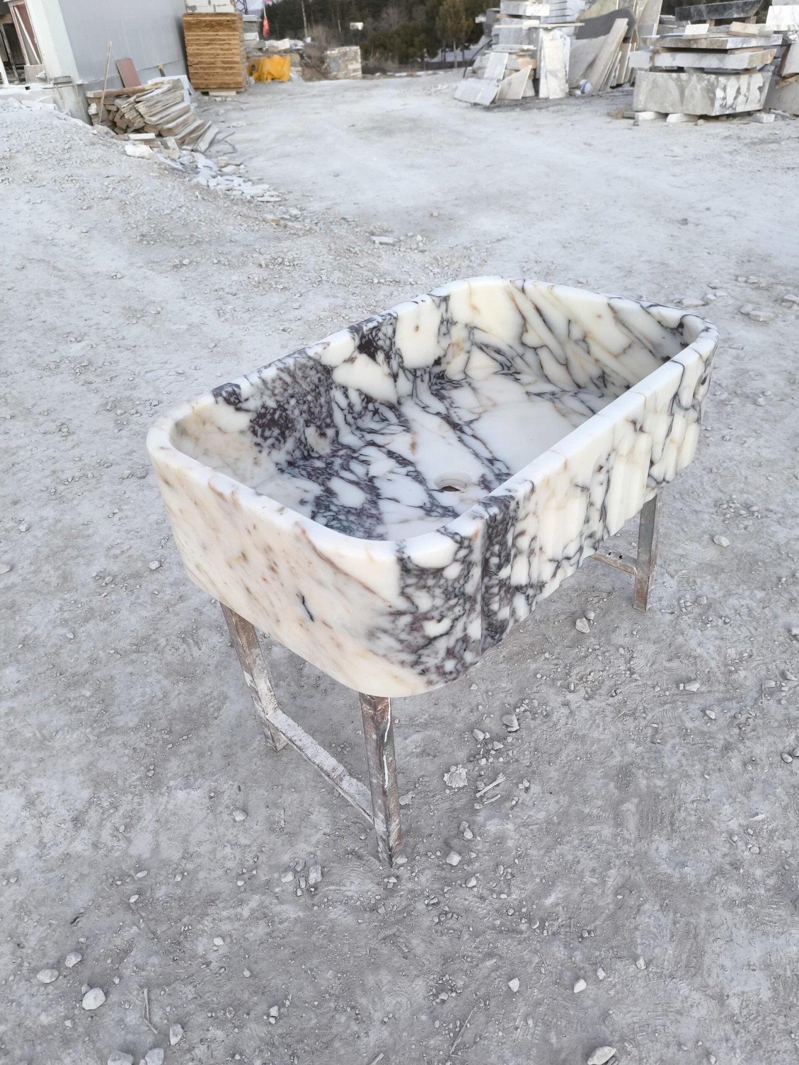 Calacatta Viola Mermer Mutfak Evyesi – Fluted Ön Yüzlü Farmhouse (Apron Front) Lavabo 21x33 - Görsel 2