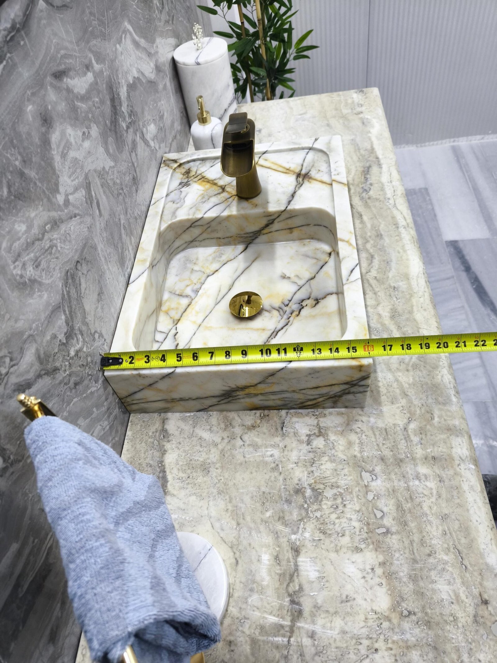 Calacatta Gold Mermer Lavabo – Fırçalanmış Pirinç Bataryalı Dikdörtgen Tezgah Üstü Lavabo - Görsel 9