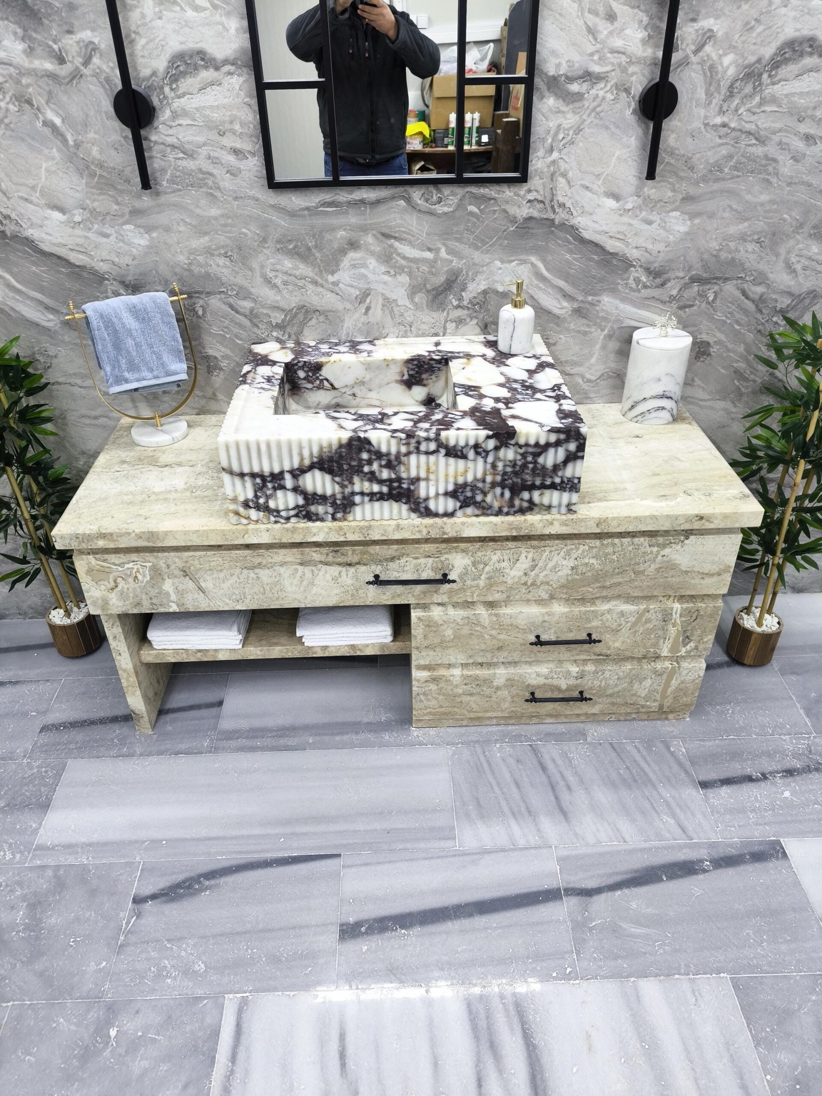 Calacatta Viola Mermer Lavabo – Yivli (Fluted) Heykelsi Lüks Banyo Lavabosu (30") - Görsel 3