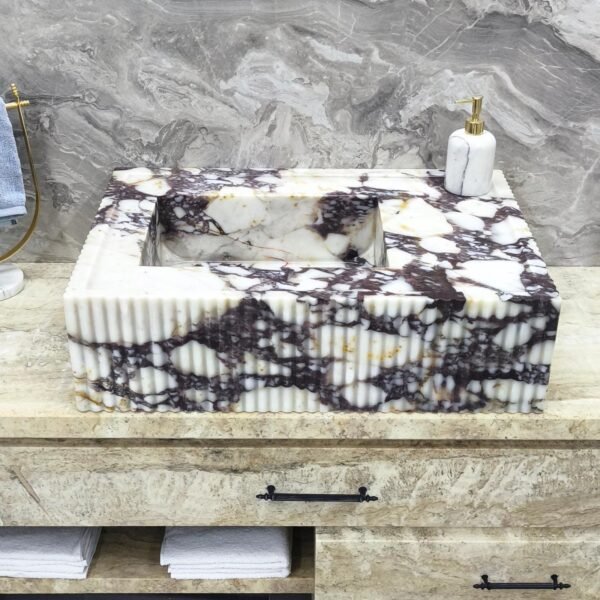 Calacatta Viola Mermer Lavabo – Yivli (Fluted) Heykelsi Lüks Banyo Lavabosu (30")