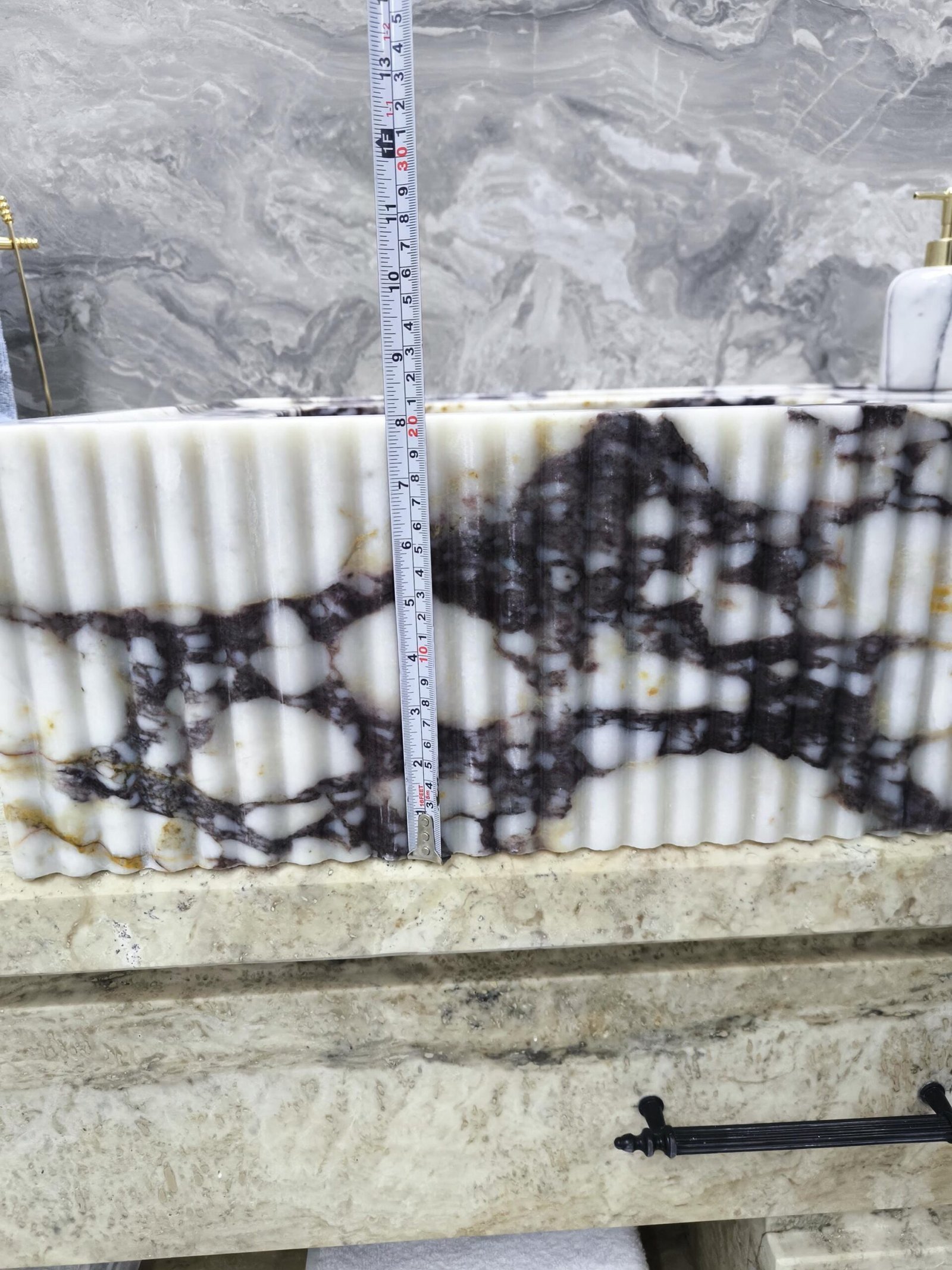 Calacatta Viola Mermer Lavabo – Yivli (Fluted) Heykelsi Lüks Banyo Lavabosu (30") - Görsel 9