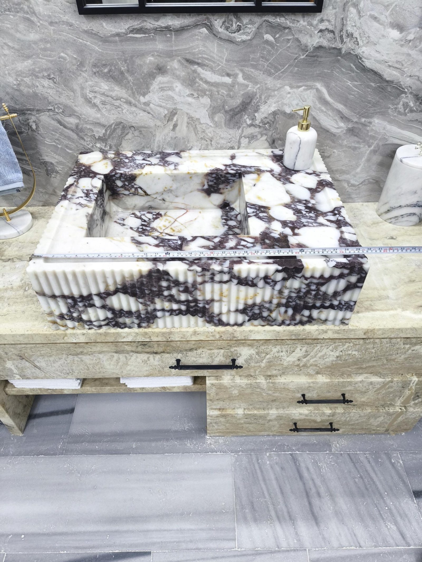 Calacatta Viola Mermer Lavabo – Yivli (Fluted) Heykelsi Lüks Banyo Lavabosu (30") - Görsel 8