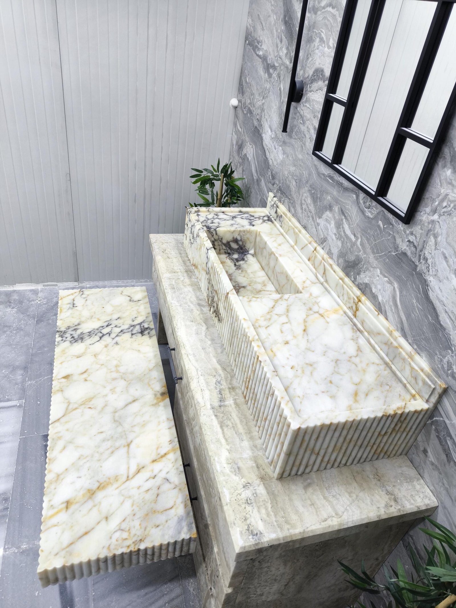 Calacatta Gold Viola Mermer Lavabo ve Raf Seti – Yivli (Fluted) Lüks Banyo Vanity (50") - Görsel 6