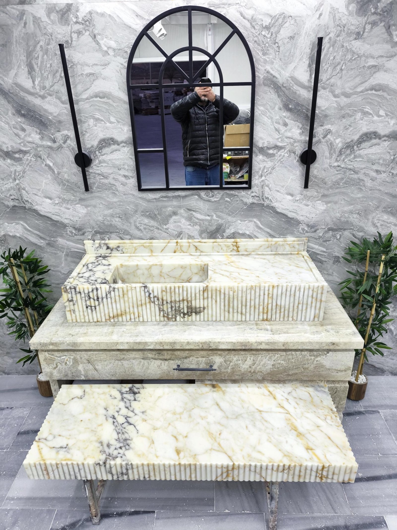 Calacatta Gold Viola Mermer Lavabo ve Raf Seti – Yivli (Fluted) Lüks Banyo Vanity (50") - Görsel 4