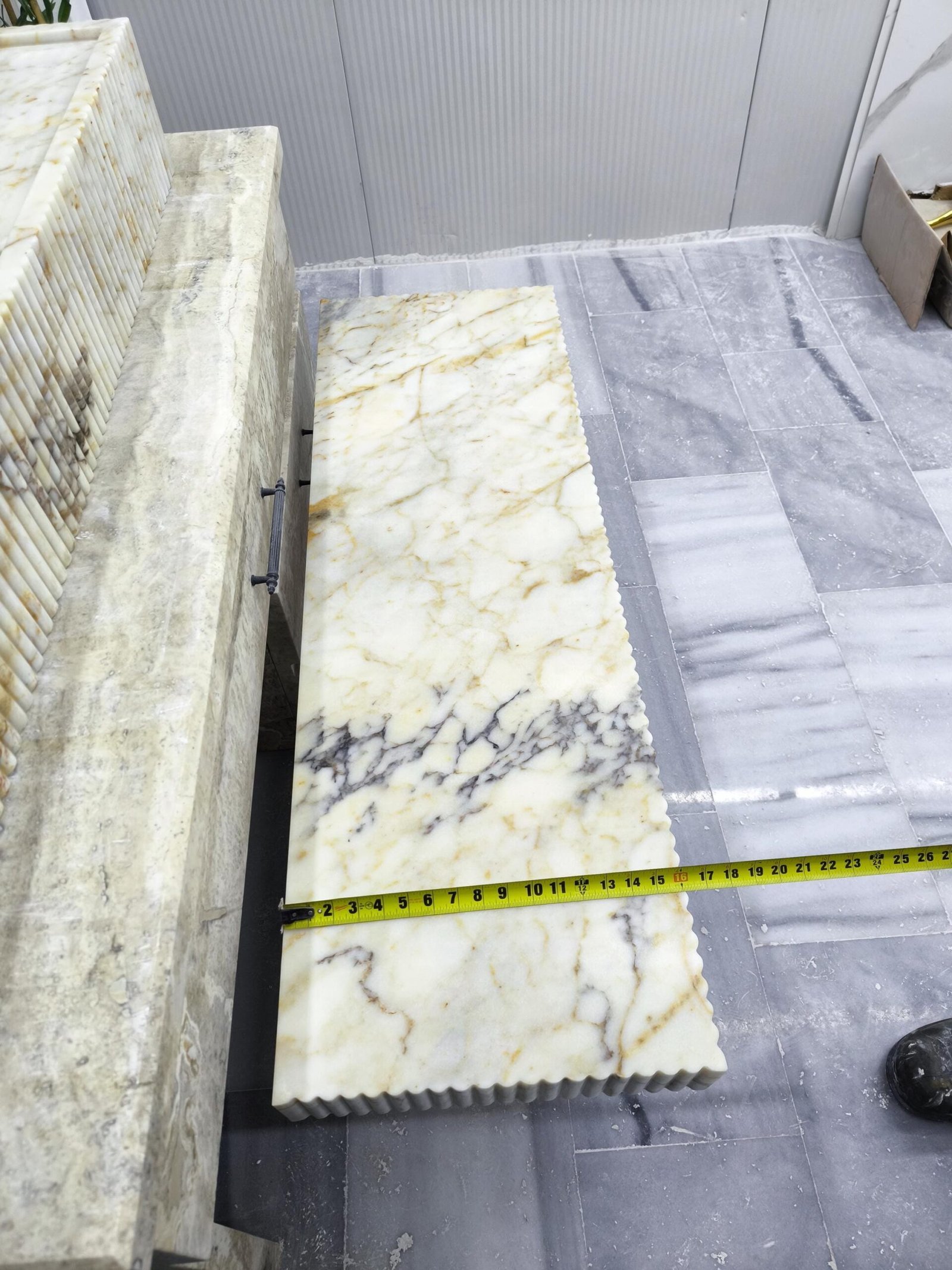 Calacatta Gold Viola Mermer Lavabo ve Raf Seti – Yivli (Fluted) Lüks Banyo Vanity (50") - Görsel 10