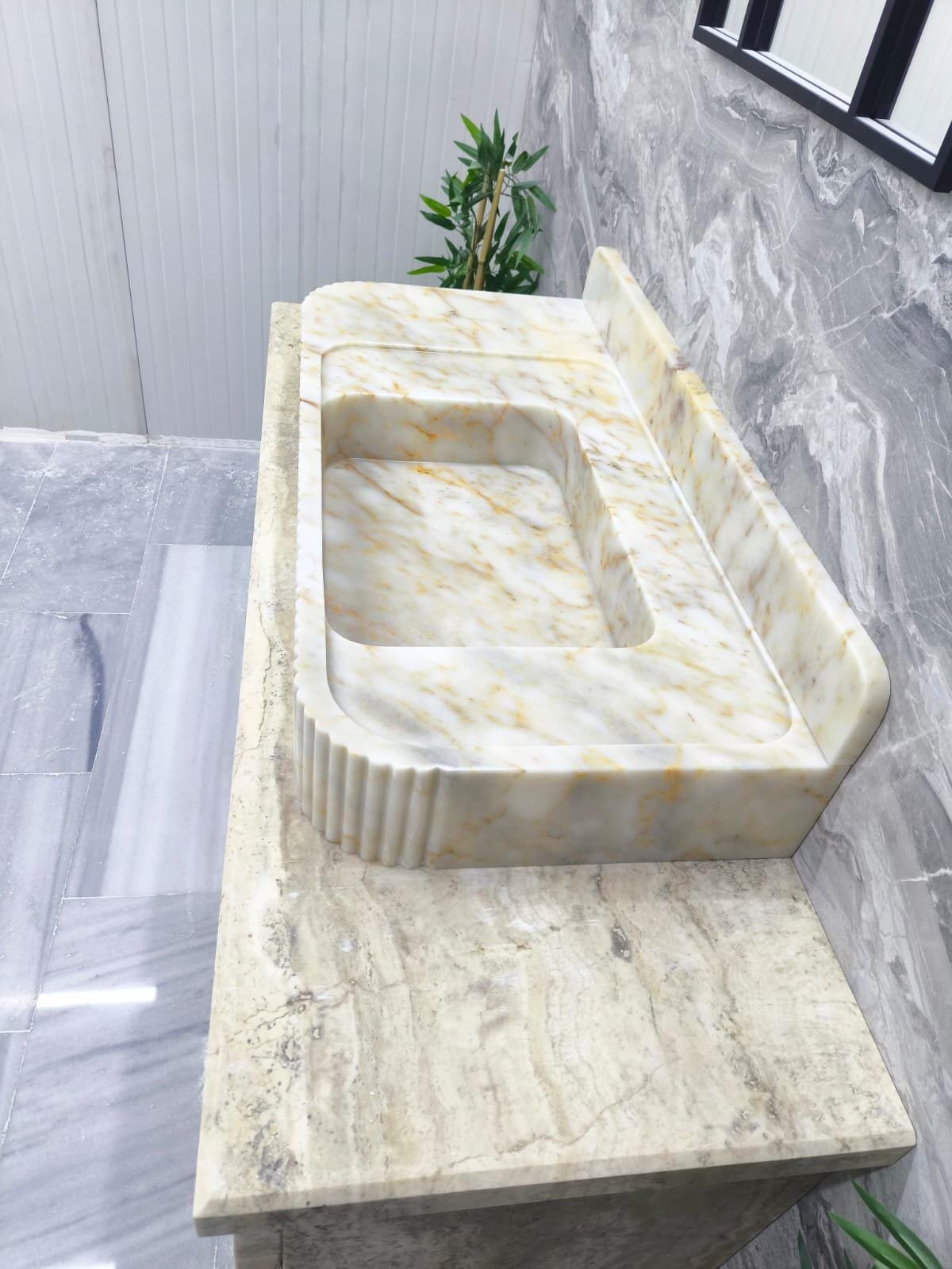 Calacatta Gold Mermer Lavabo – Sırt Panelli (Backsplash) Yivli Lüks Banyo Tezgahı - Görsel 2