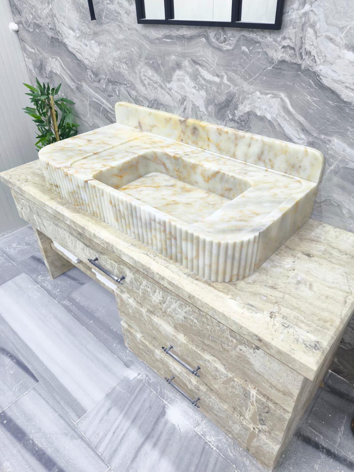 Calacatta Gold Mermer Lavabo – Sırt Panelli (Backsplash) Yivli Lüks Banyo Tezgahı - Görsel 8