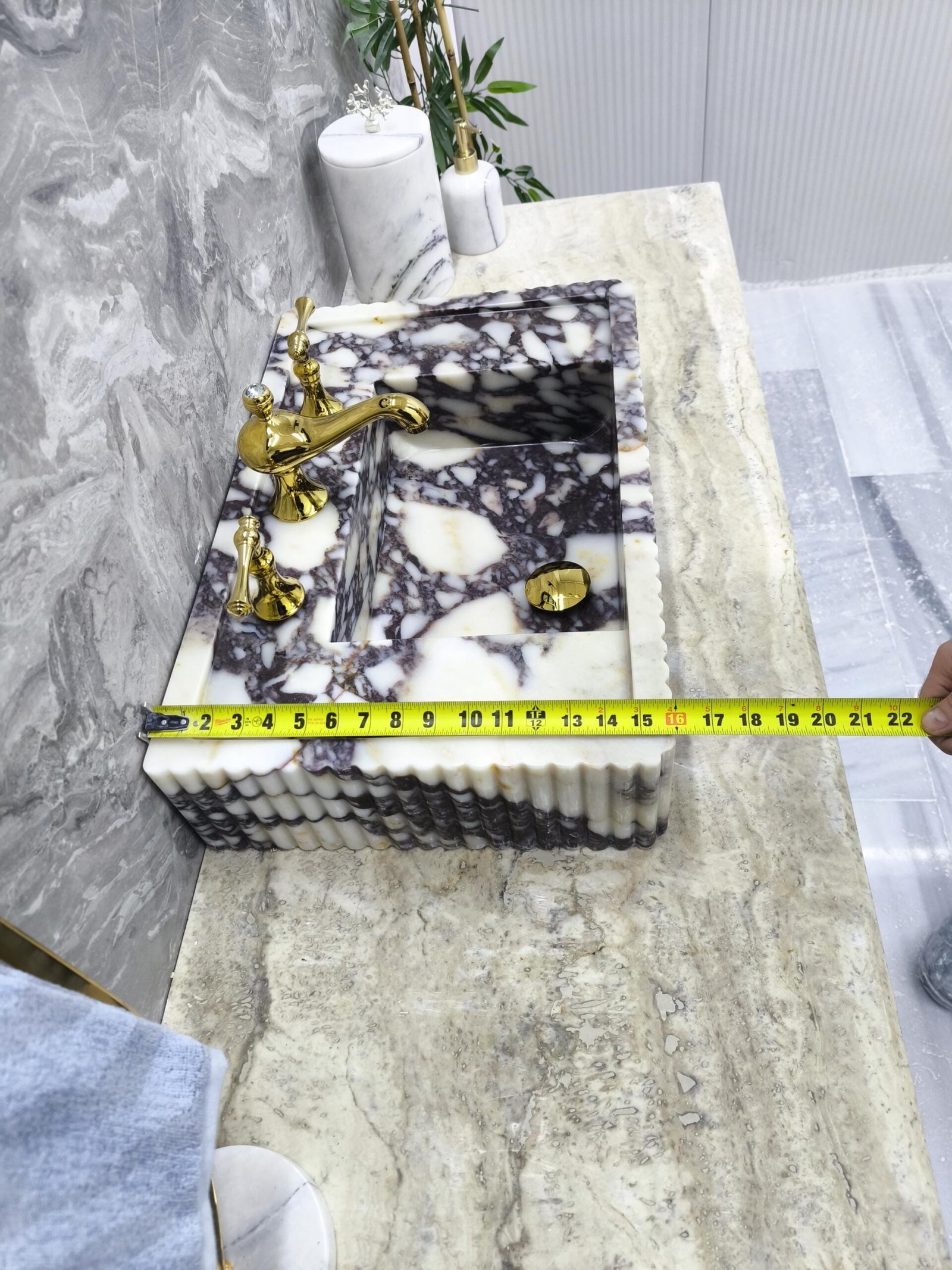 Calacatta Viola Mermer Lavabo – Yivli (Fluted) Kare Form Tezgah Üstü Lüks Banyo Lavabosu - Görsel 5