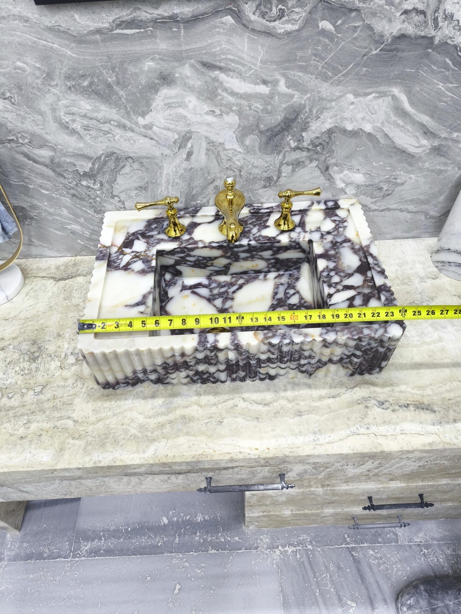 Calacatta Viola Mermer Lavabo – Yivli (Fluted) Kare Form Tezgah Üstü Lüks Banyo Lavabosu - Görsel 7