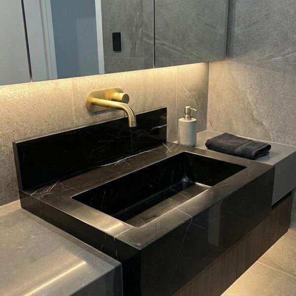Nero Marquina Mermer Lavabo – Sırt Panelli Siyah Modern Banyo Tezgahı