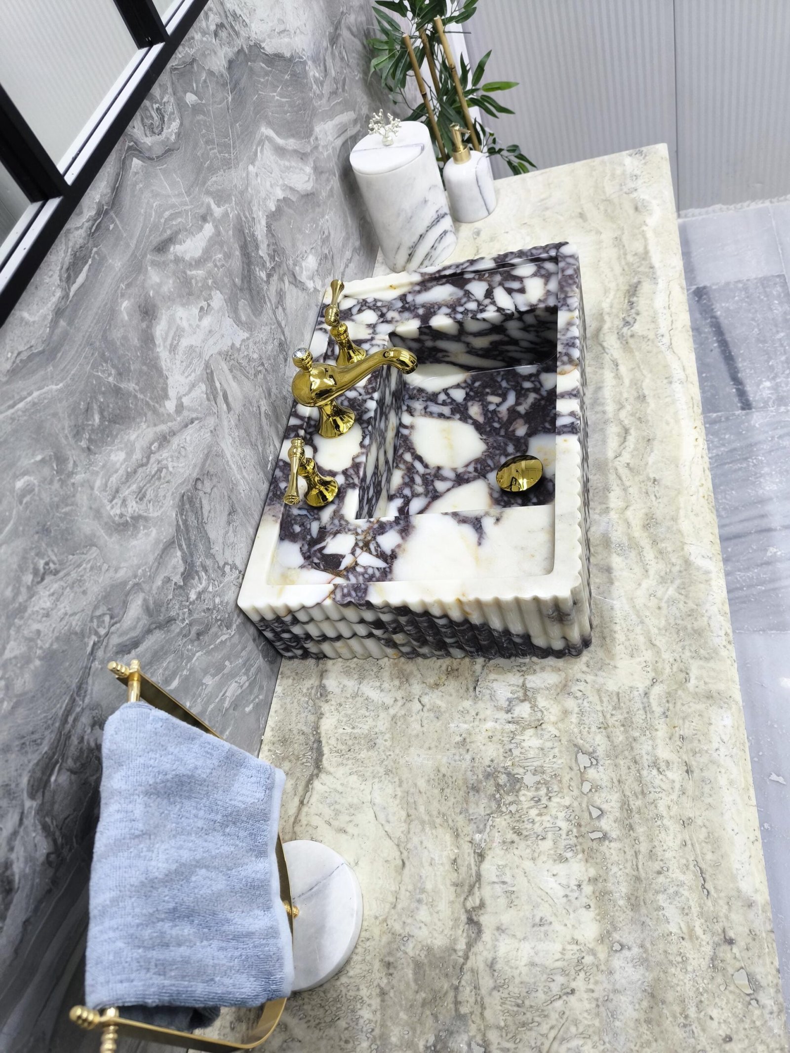 Calacatta Viola Mermer Lavabo – Yivli (Fluted) Kare Form Tezgah Üstü Lüks Banyo Lavabosu - Görsel 4