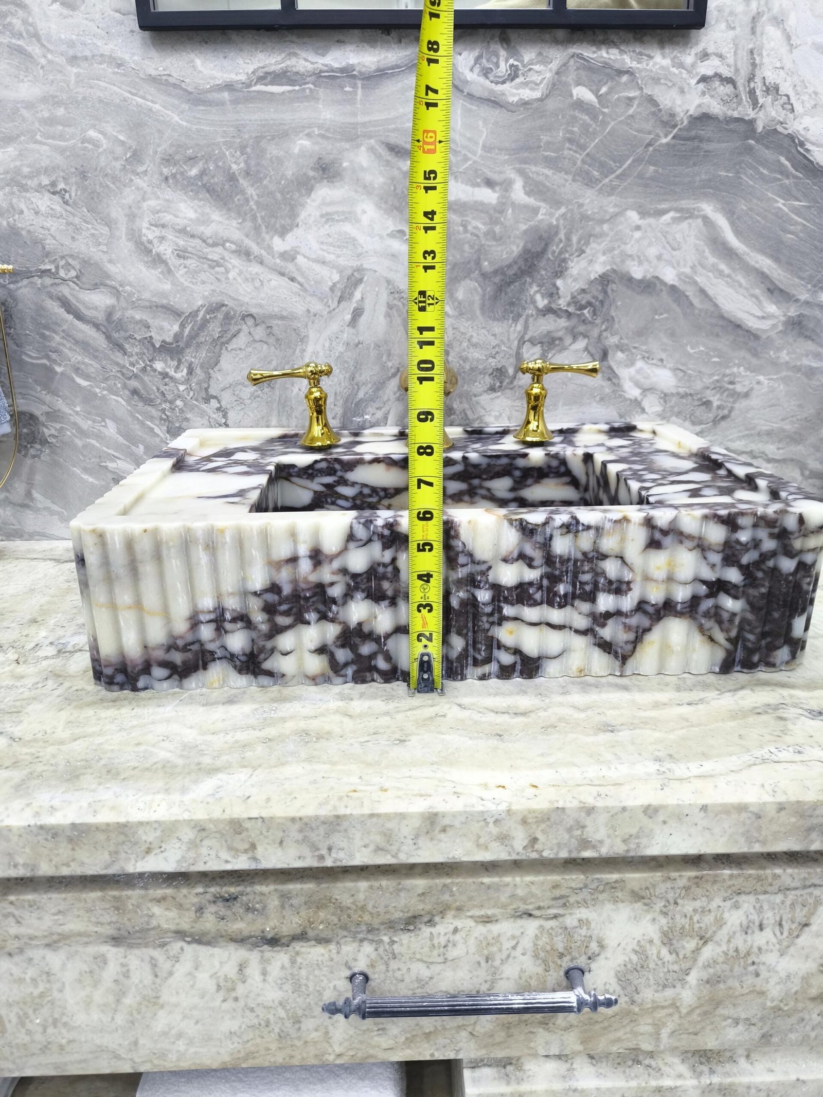 Calacatta Viola Mermer Lavabo – Yivli (Fluted) Kare Form Tezgah Üstü Lüks Banyo Lavabosu - Görsel 6