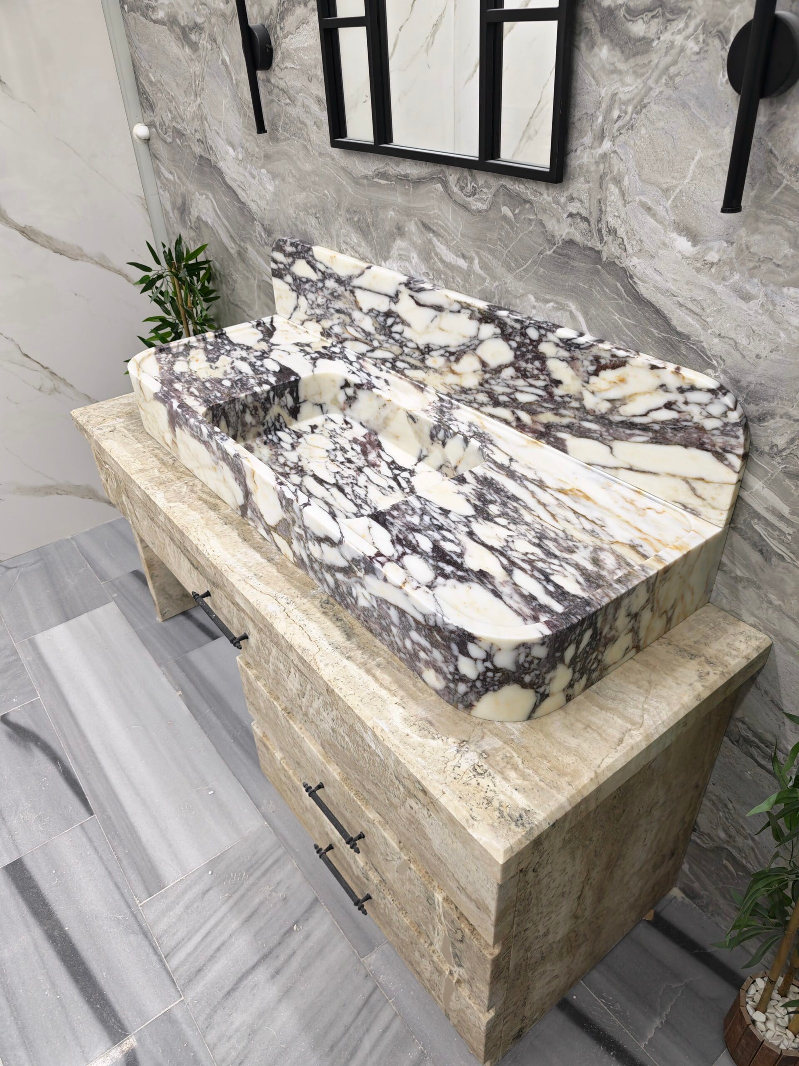 El Yapımı Calacatta Viola Mermer Lavabo – Arkalıklı Lüks Banyo Lavabosu 18" x 51" x 6" - Görsel 2