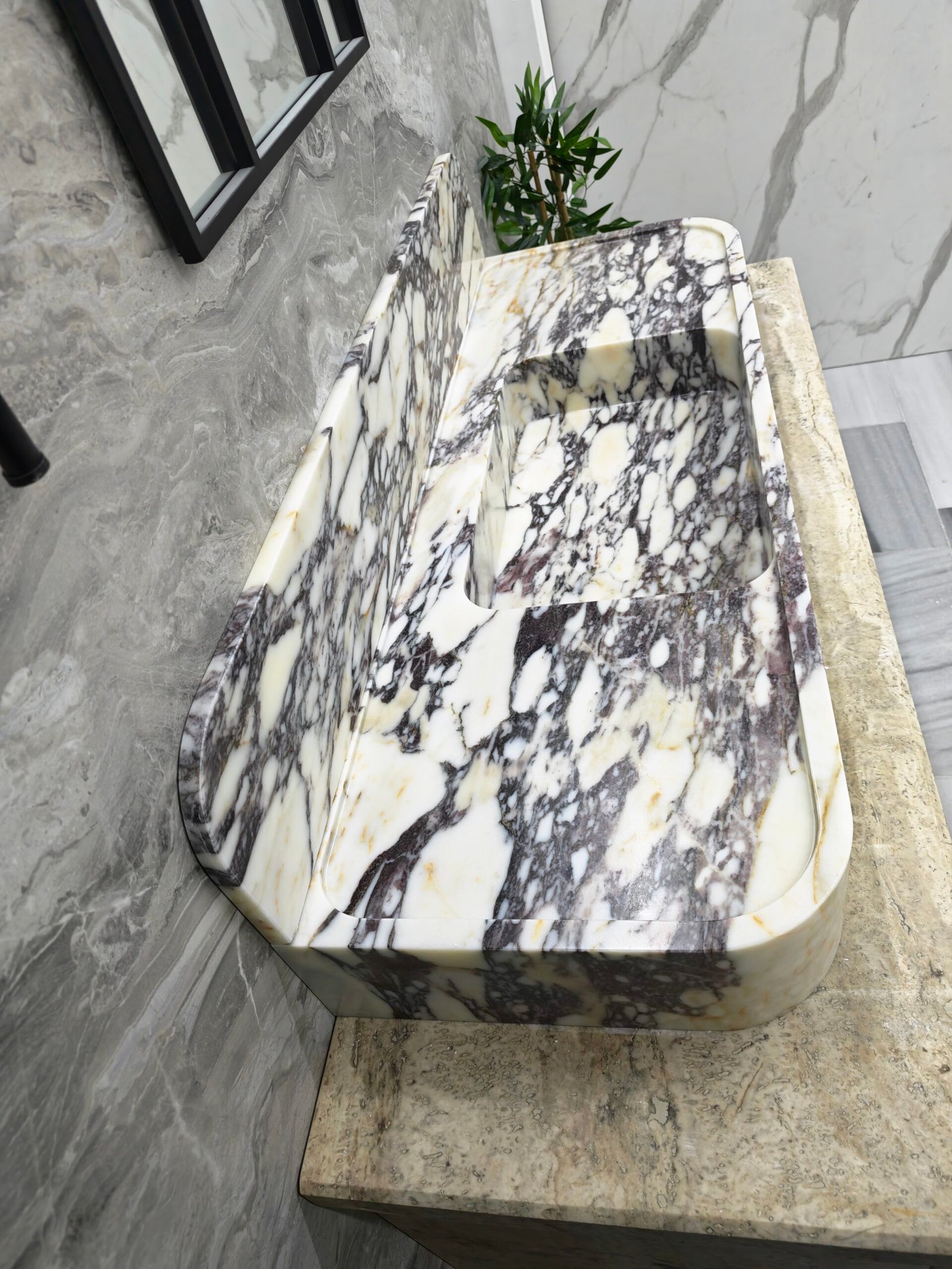 El Yapımı Calacatta Viola Mermer Lavabo – Arkalıklı Lüks Banyo Lavabosu 18" x 51" x 6" - Görsel 5