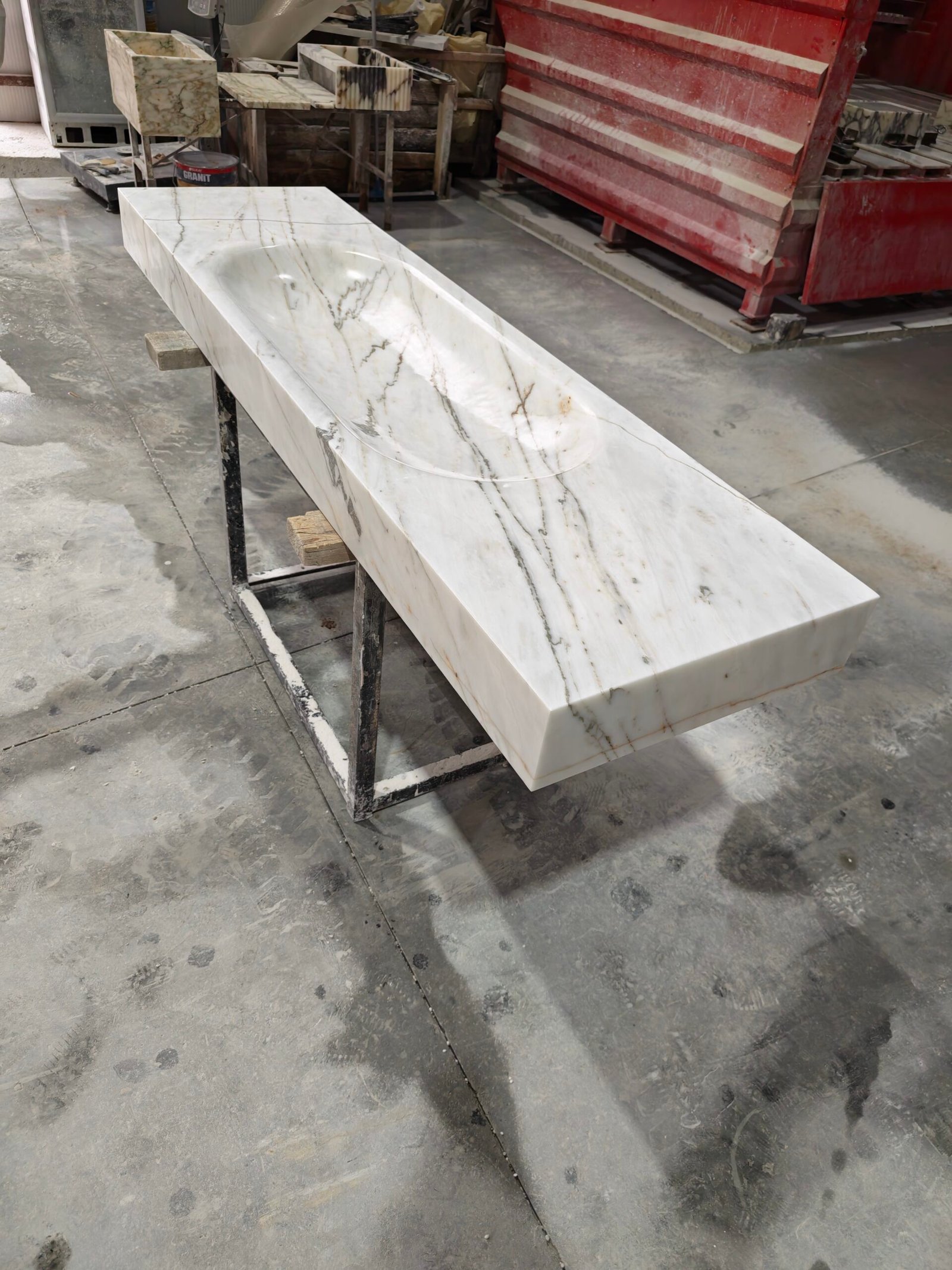 El Yapımı Carrara Mermer Yüzer Banyo Tezgahı ve Entegre Lavabo – 20" x 72" x 5" - Görsel 6