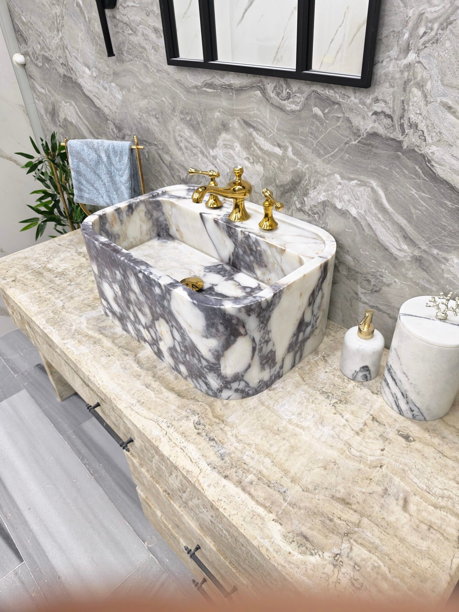 El Yapımı Calacatta Viola Mermer Lavabo – Yuvarlatılmış Köşeli Lüks Banyo Lavabosu