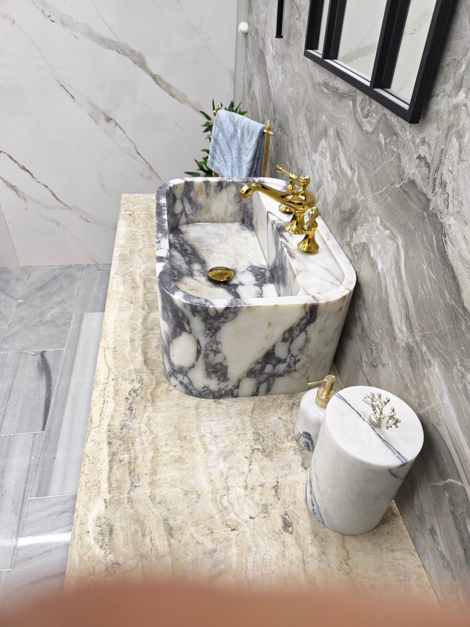 El Yapımı Calacatta Viola Mermer Lavabo – Yuvarlatılmış Köşeli Lüks Banyo Lavabosu - Görsel 6
