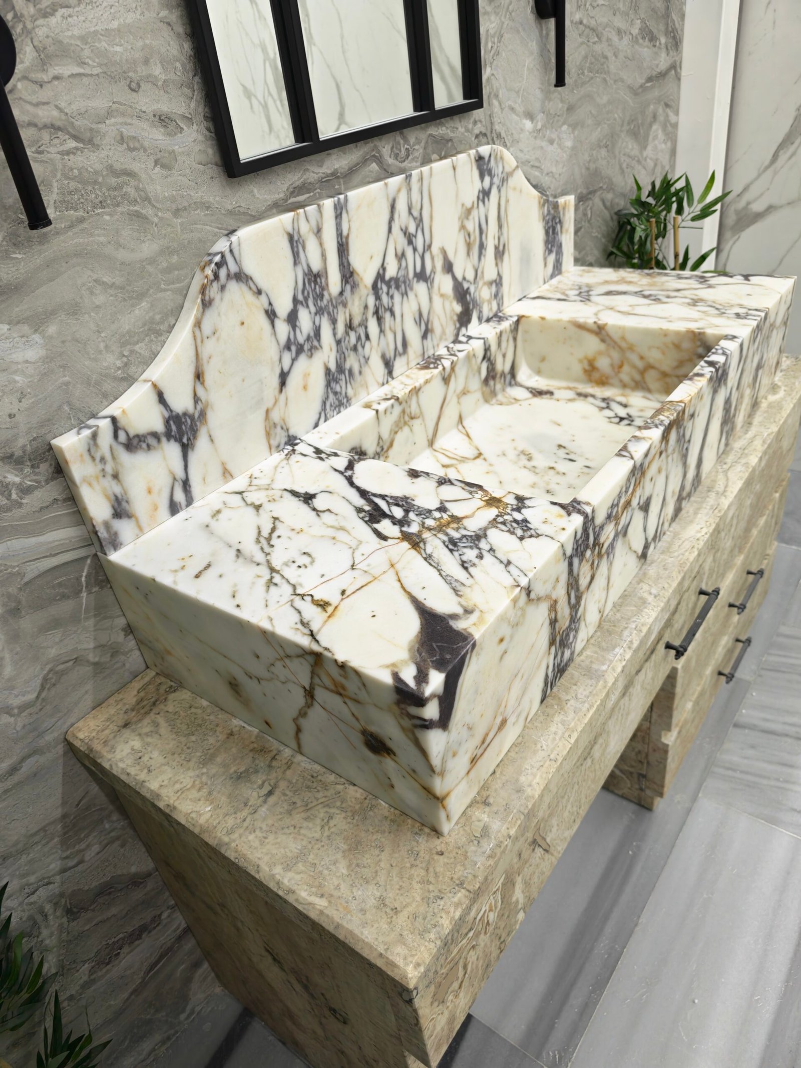 El Yapımı Calacatta Viola Mermer Lavabo – Arkalıklı Tasarım Banyo Lavabosu 20" x 51" x 8"