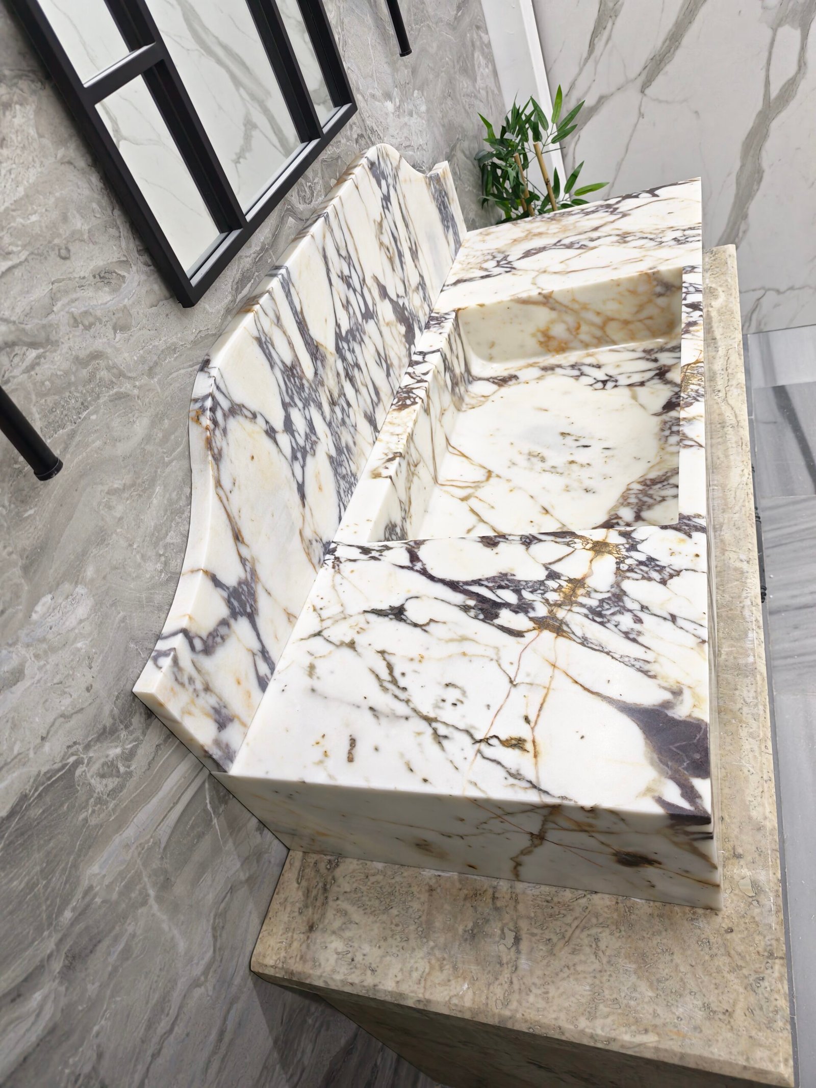 El Yapımı Calacatta Viola Mermer Lavabo – Arkalıklı Tasarım Banyo Lavabosu 20" x 51" x 8" - Görsel 5