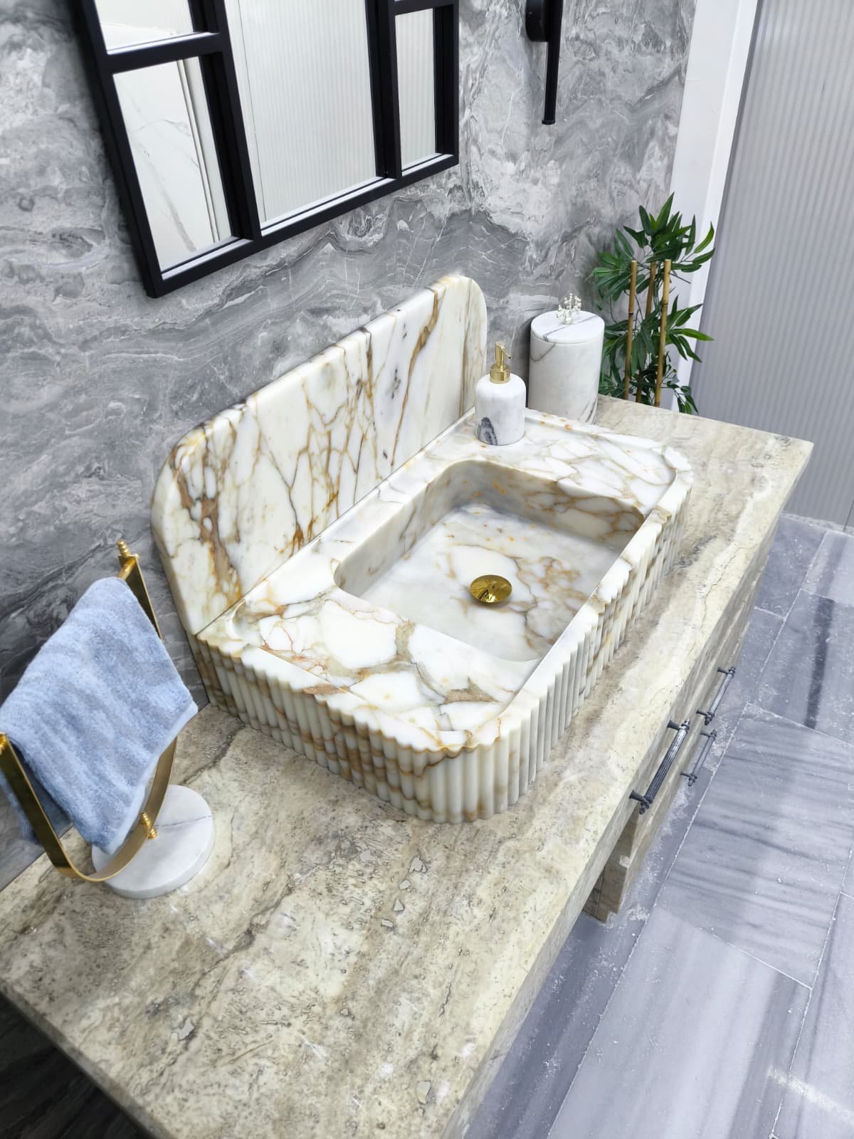 El Yapımı Gold Mermer Lavabo – Arkalıklı Lüks Banyo Lavabosu 18" x 30" x 6"