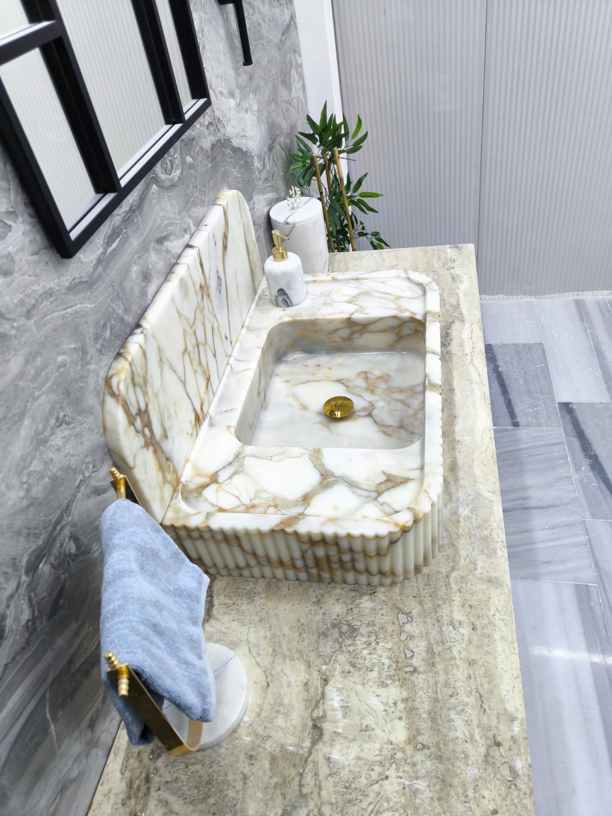 El Yapımı Gold Mermer Lavabo – Arkalıklı Lüks Banyo Lavabosu 18" x 30" x 6" - Görsel 3